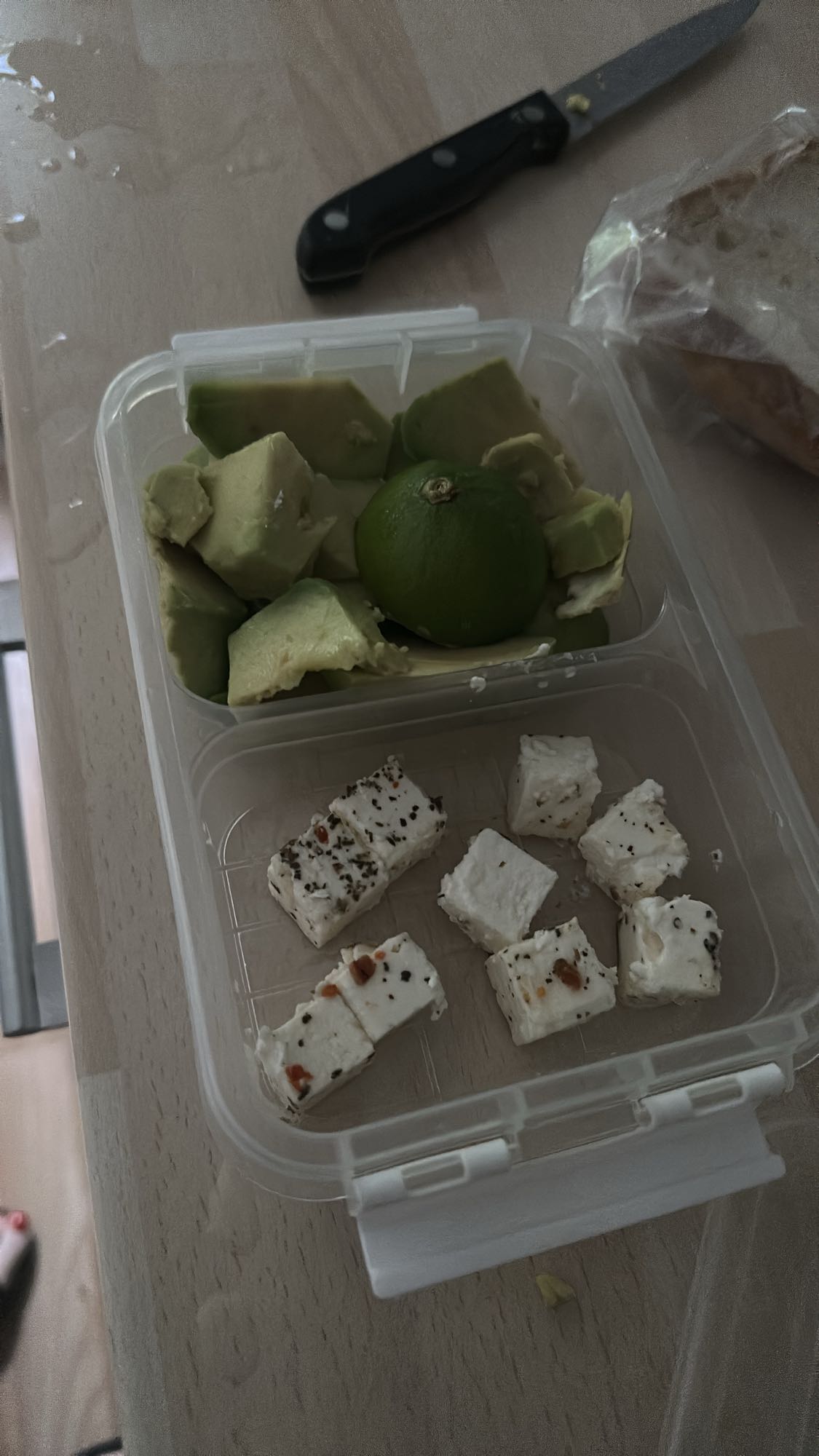 Avokado ve beyaz peynir