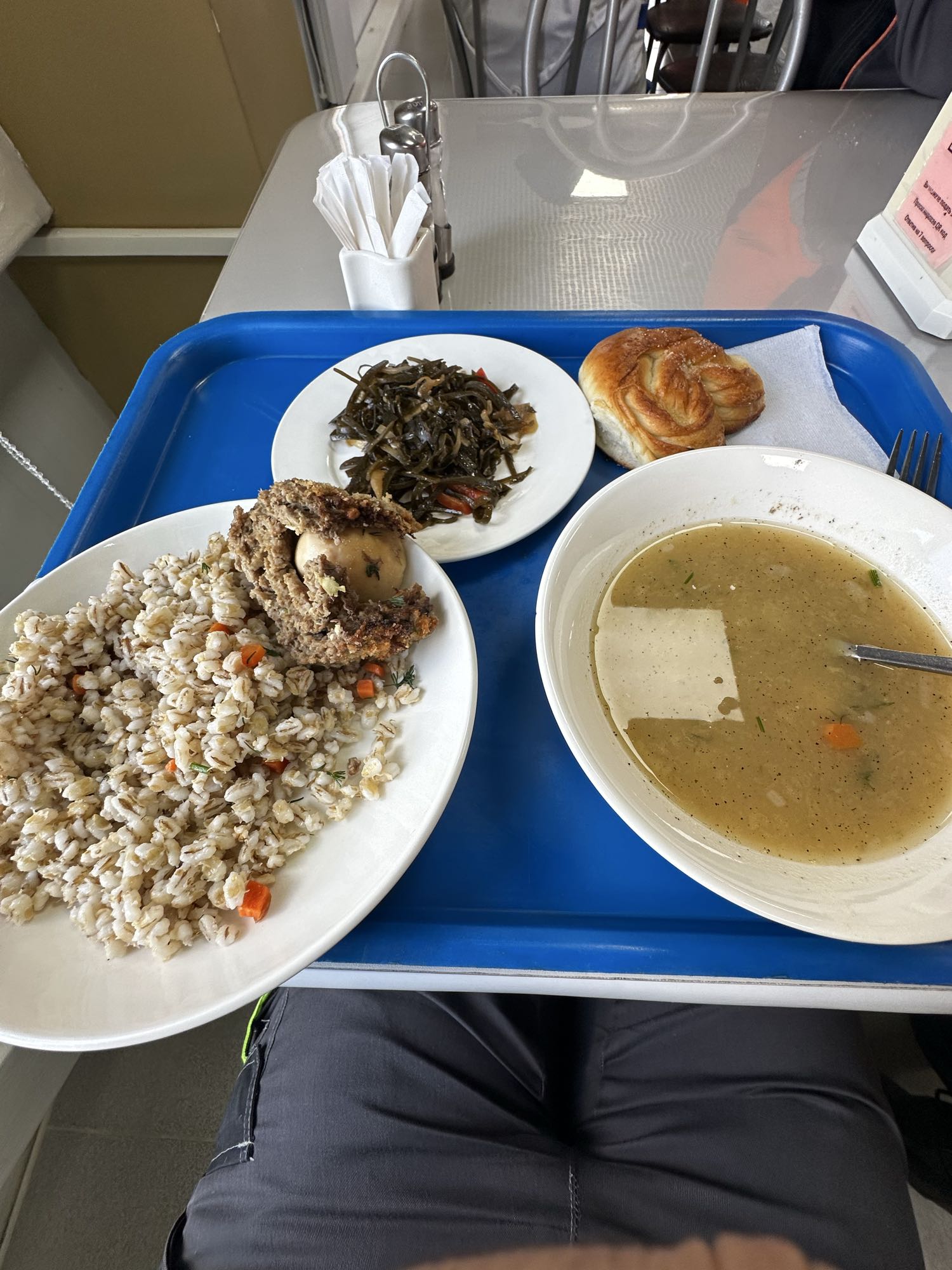 Обед с супом и перловкой