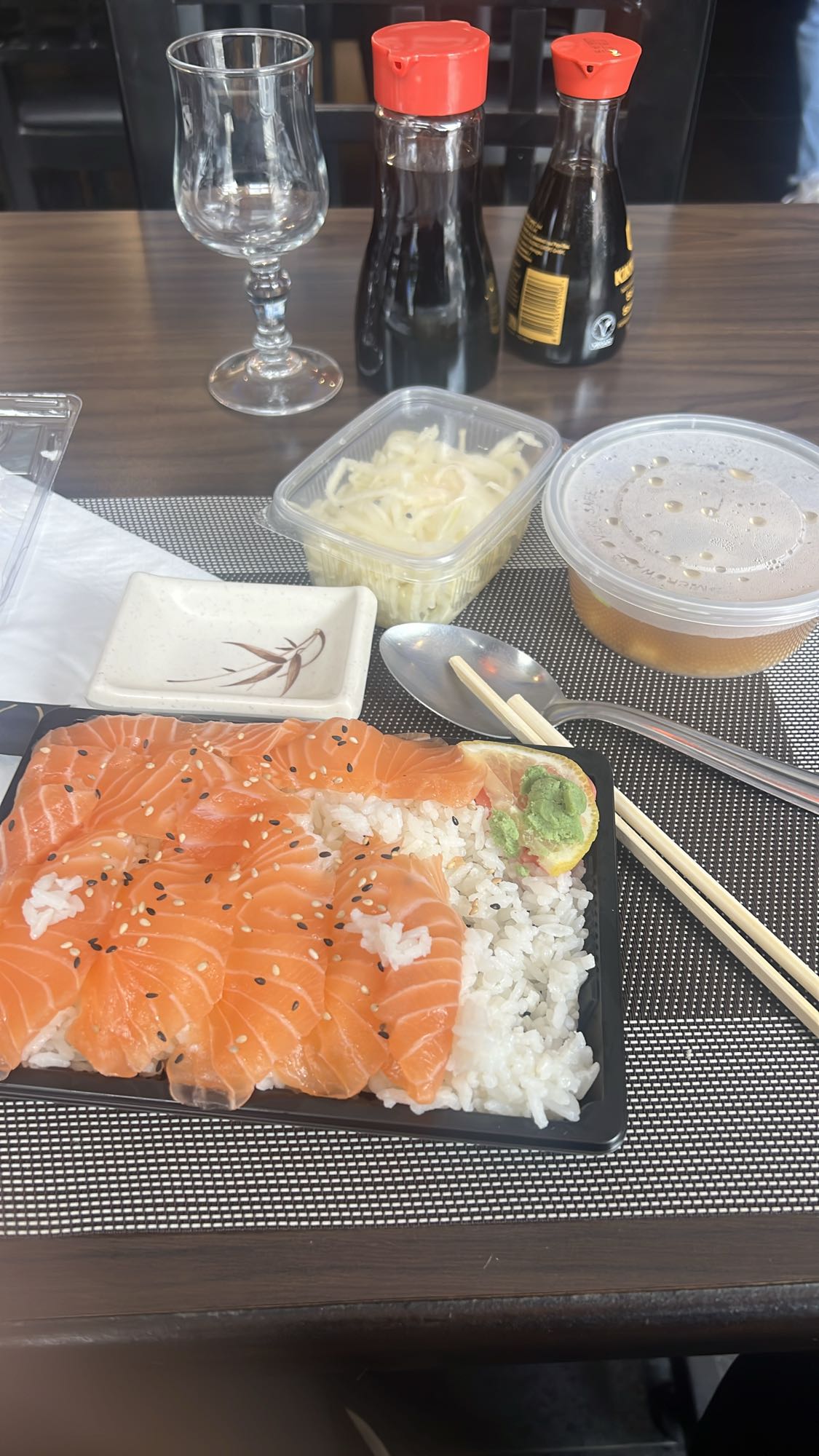 bol saumon sushi