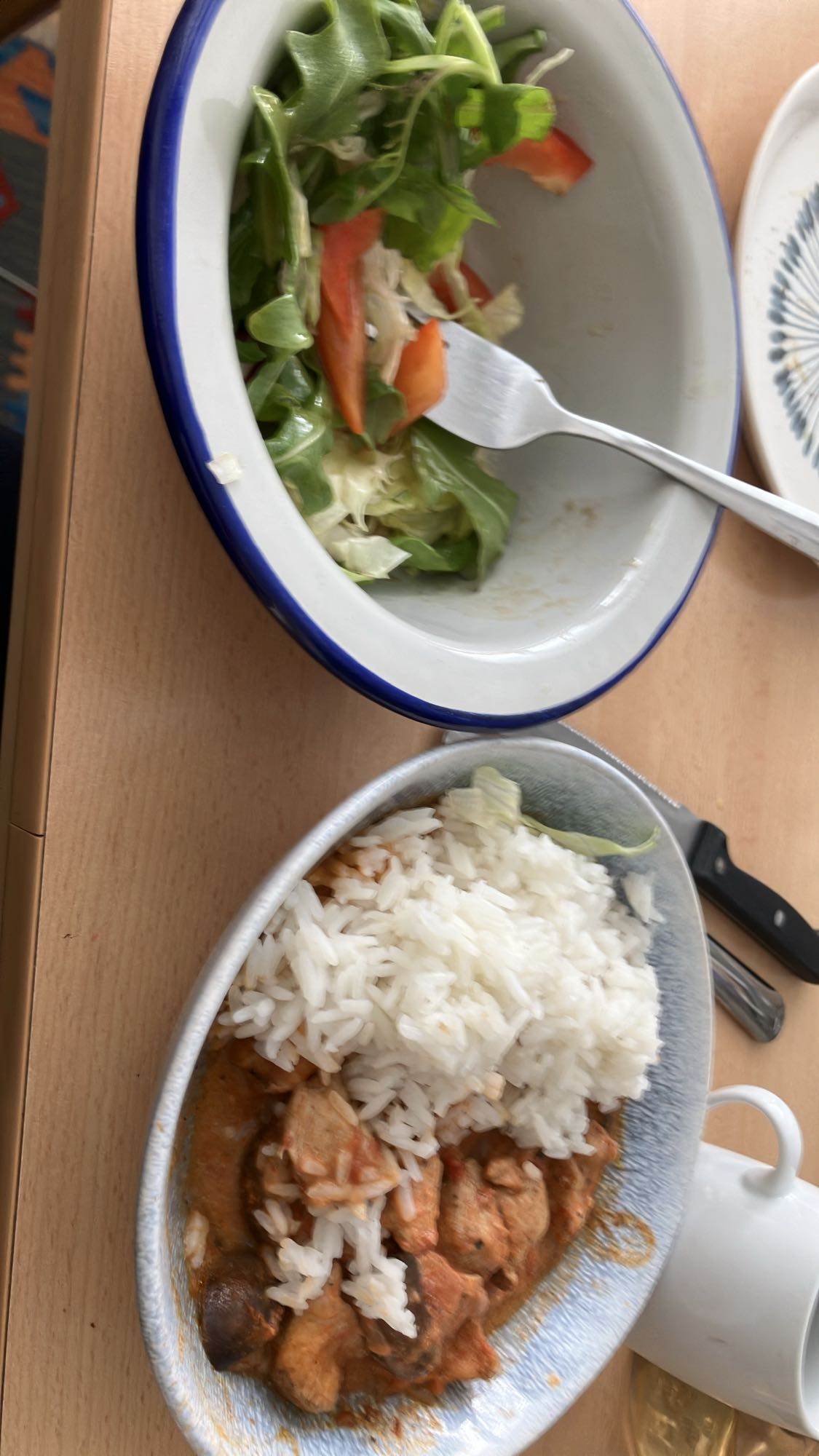 Arroz com frango e salada
