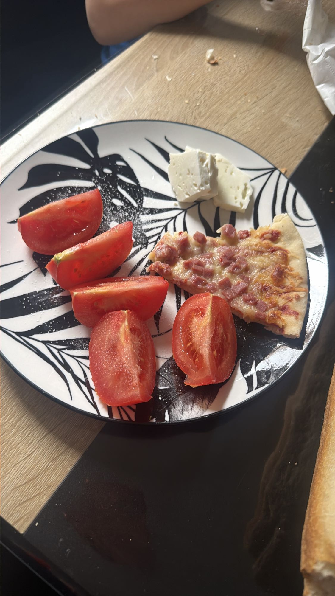 Gustare cu roșii și pizza