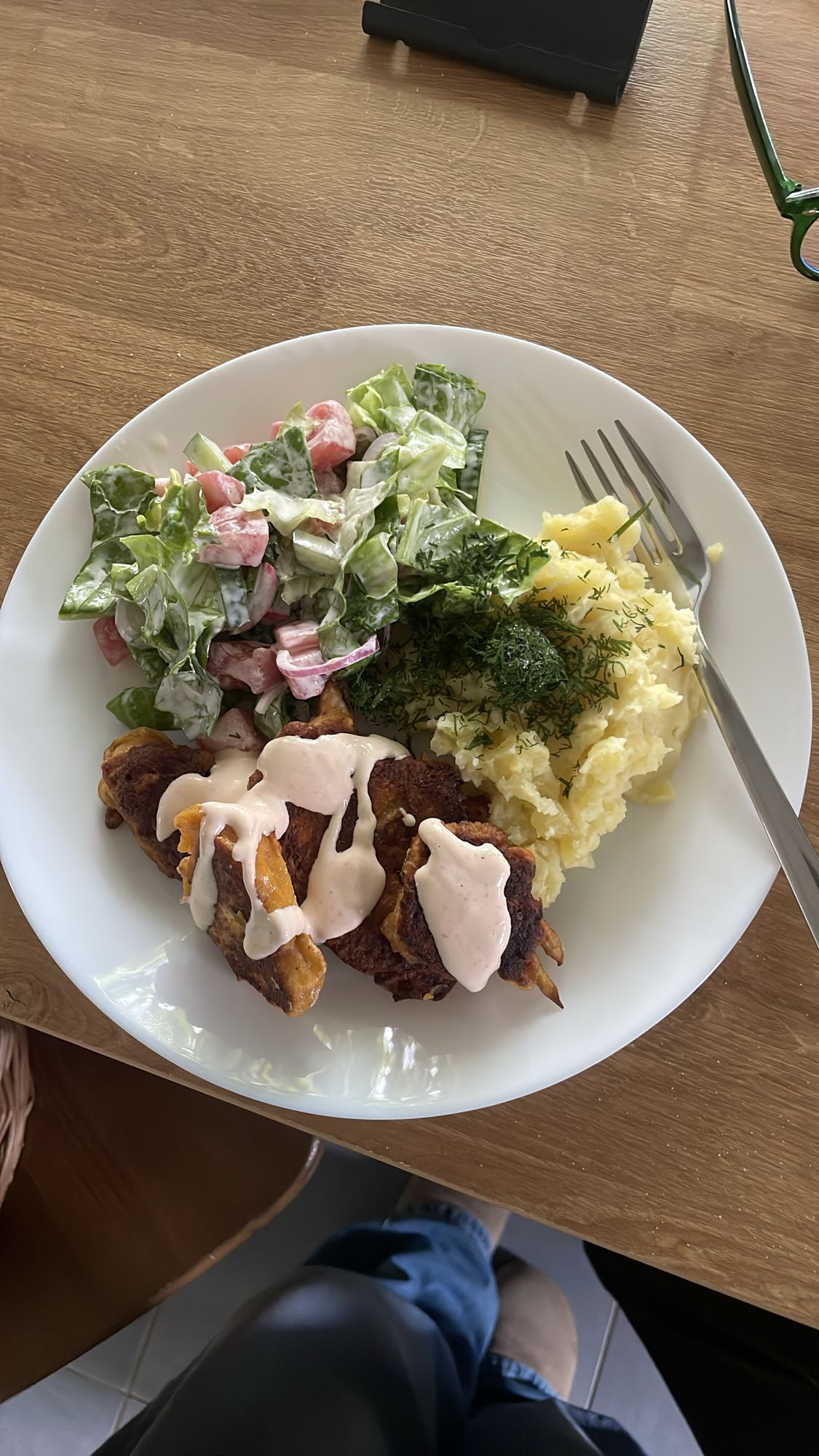 Kurczak z puree i sałatką