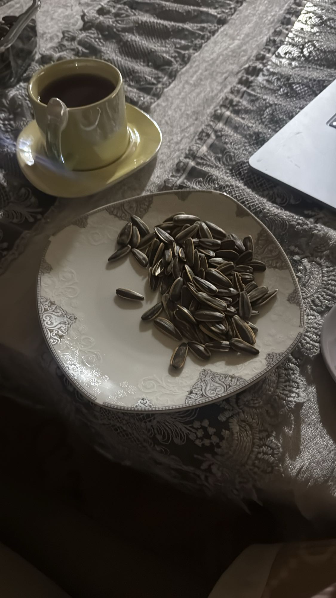 Tea and sunflower seeds