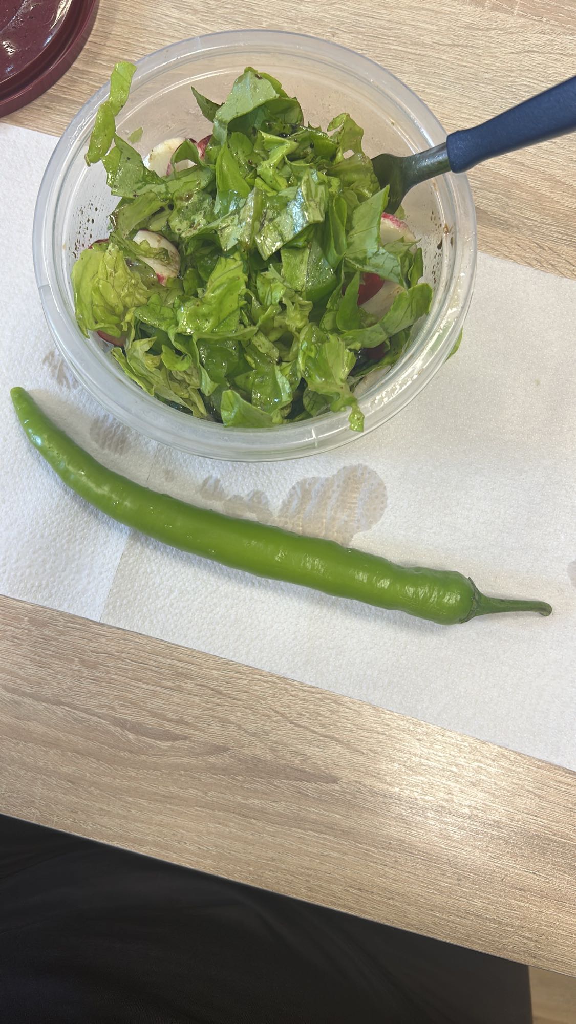 Salată verde cu ridichi