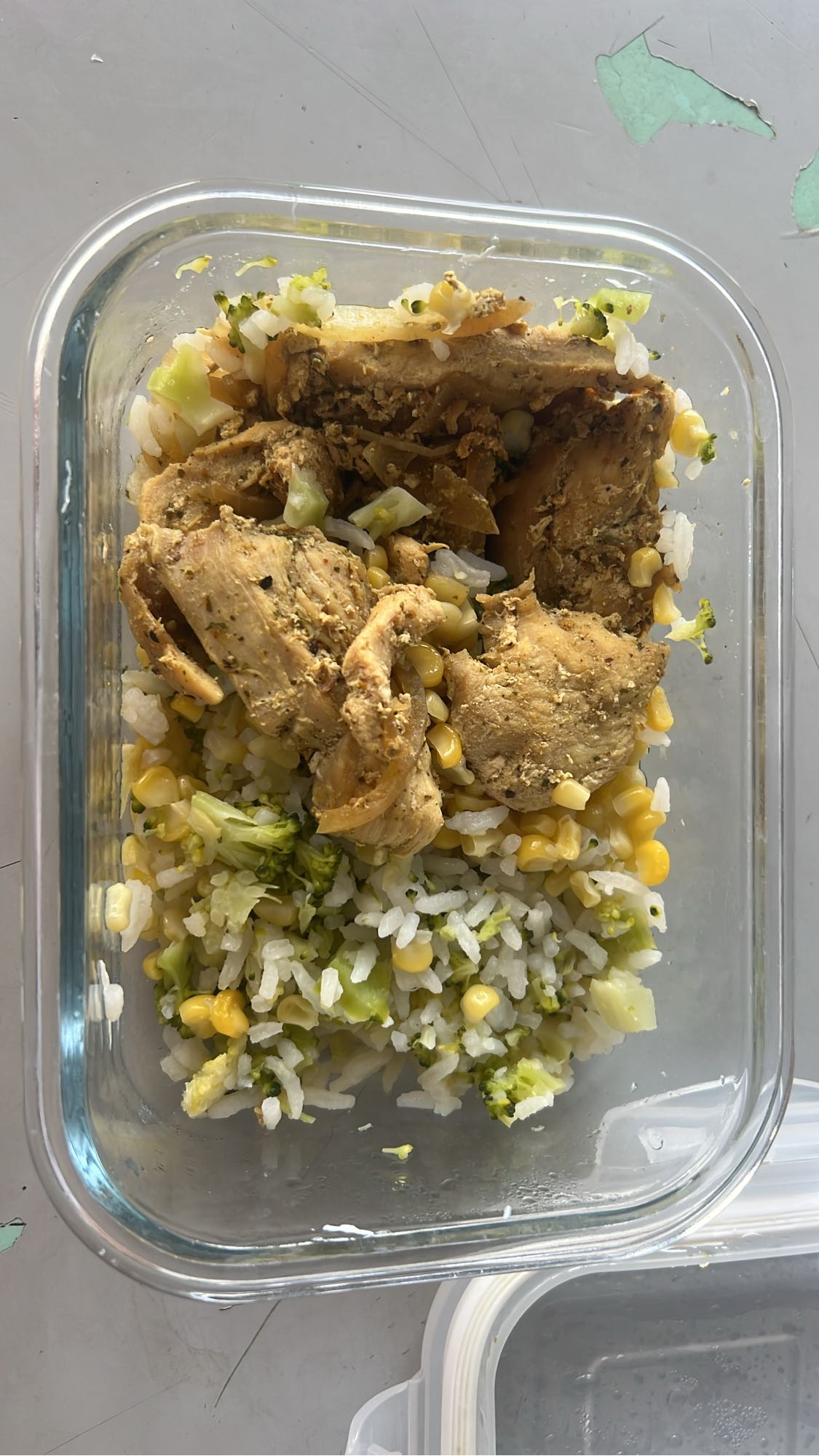Frango com arroz e legumes