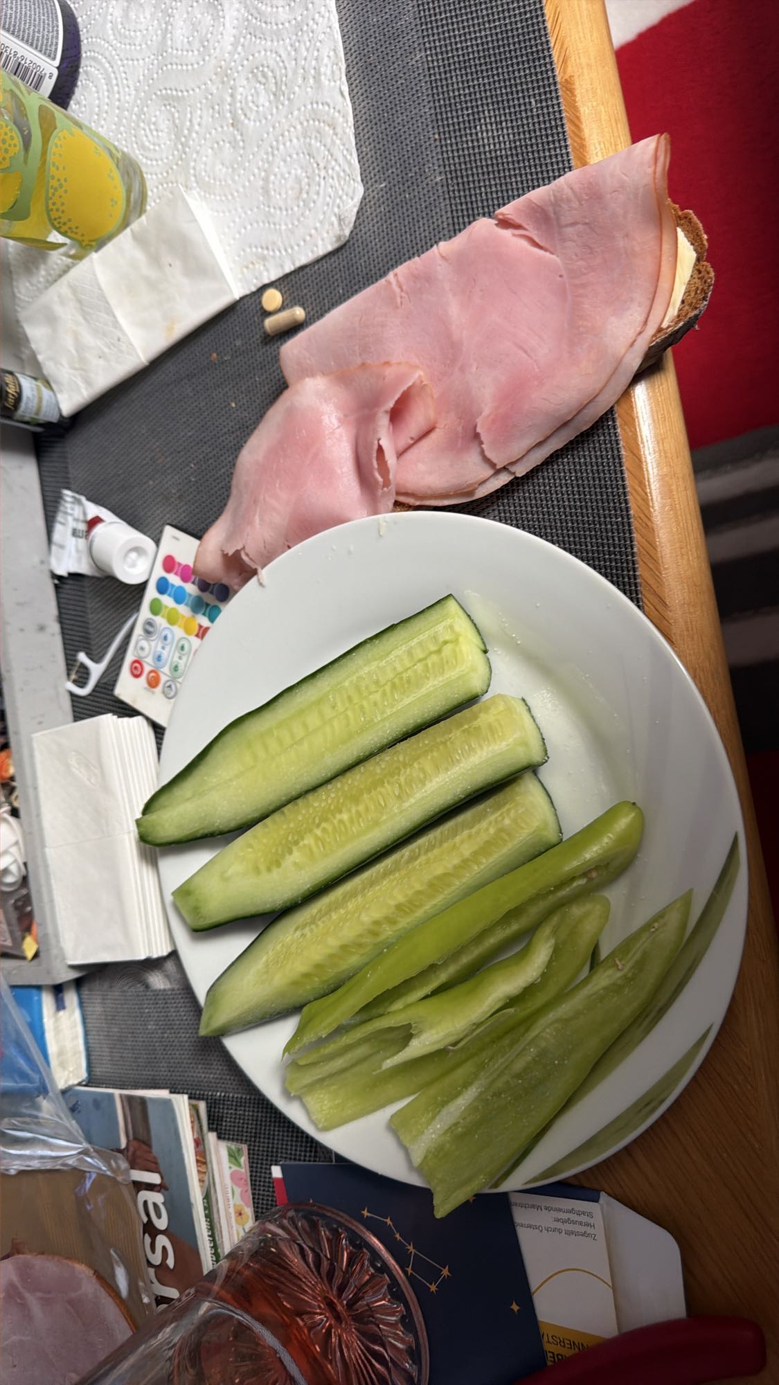 Schinkenbrot mit Gemüse