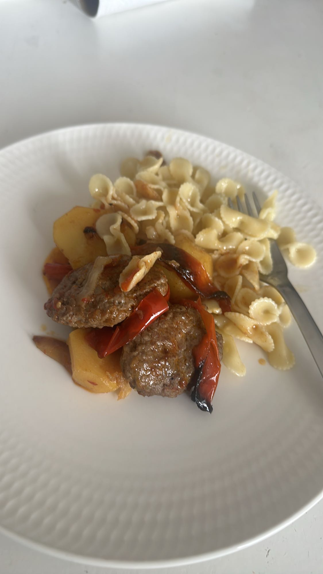 Köfte Makarna Tabağı