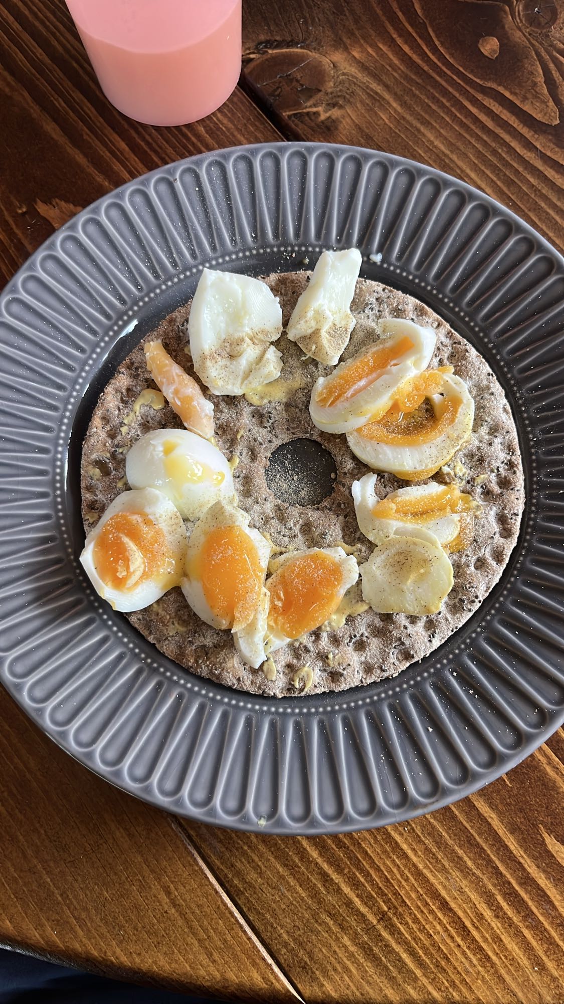 Knäckebröd med ägg