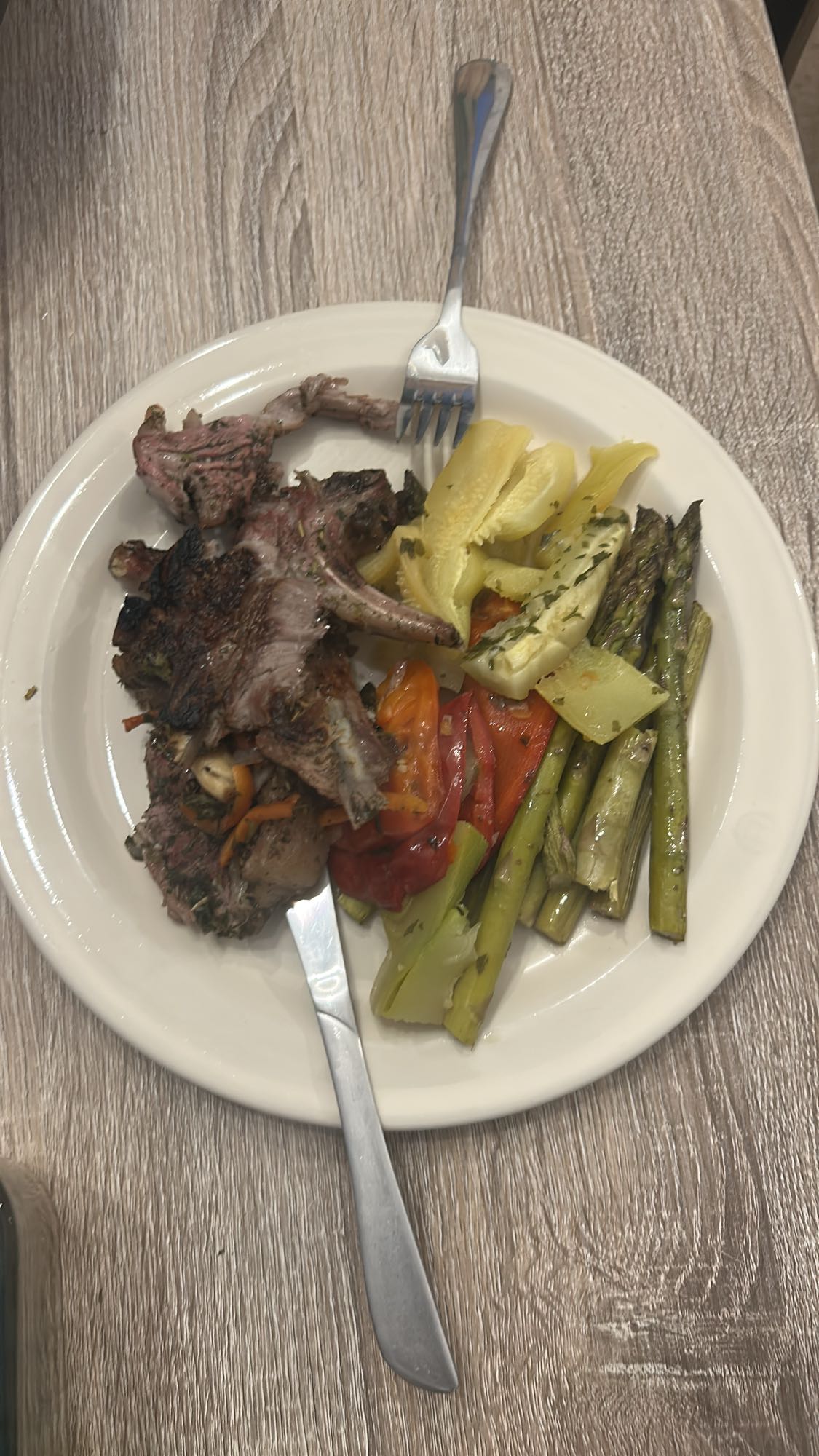 Agneau et légumes grillés