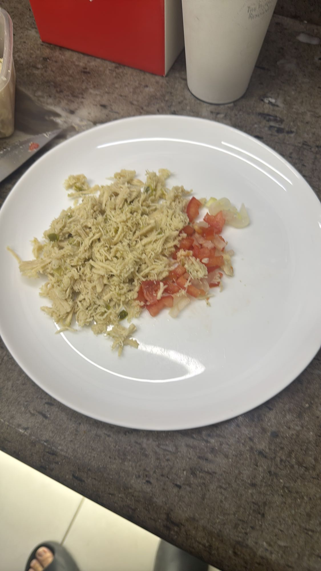 Frango desfiado com salada