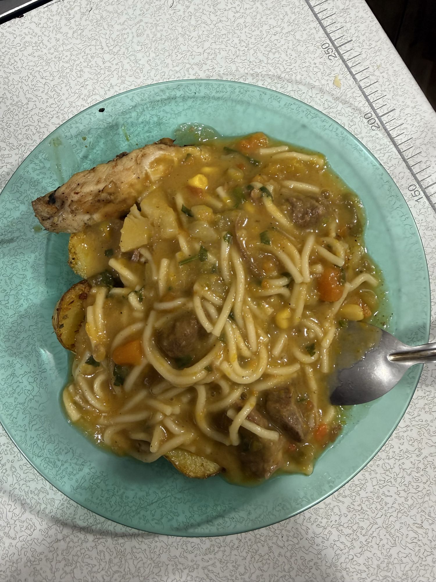 Sopa de macarrão com frango