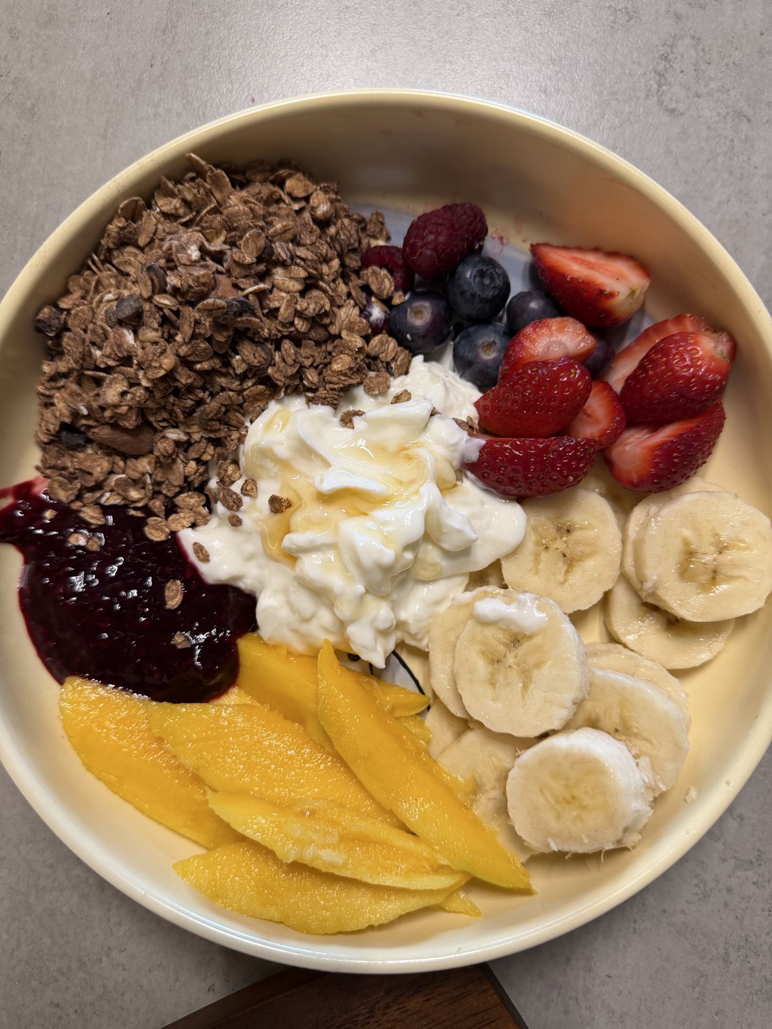 bol de yogur con fruta