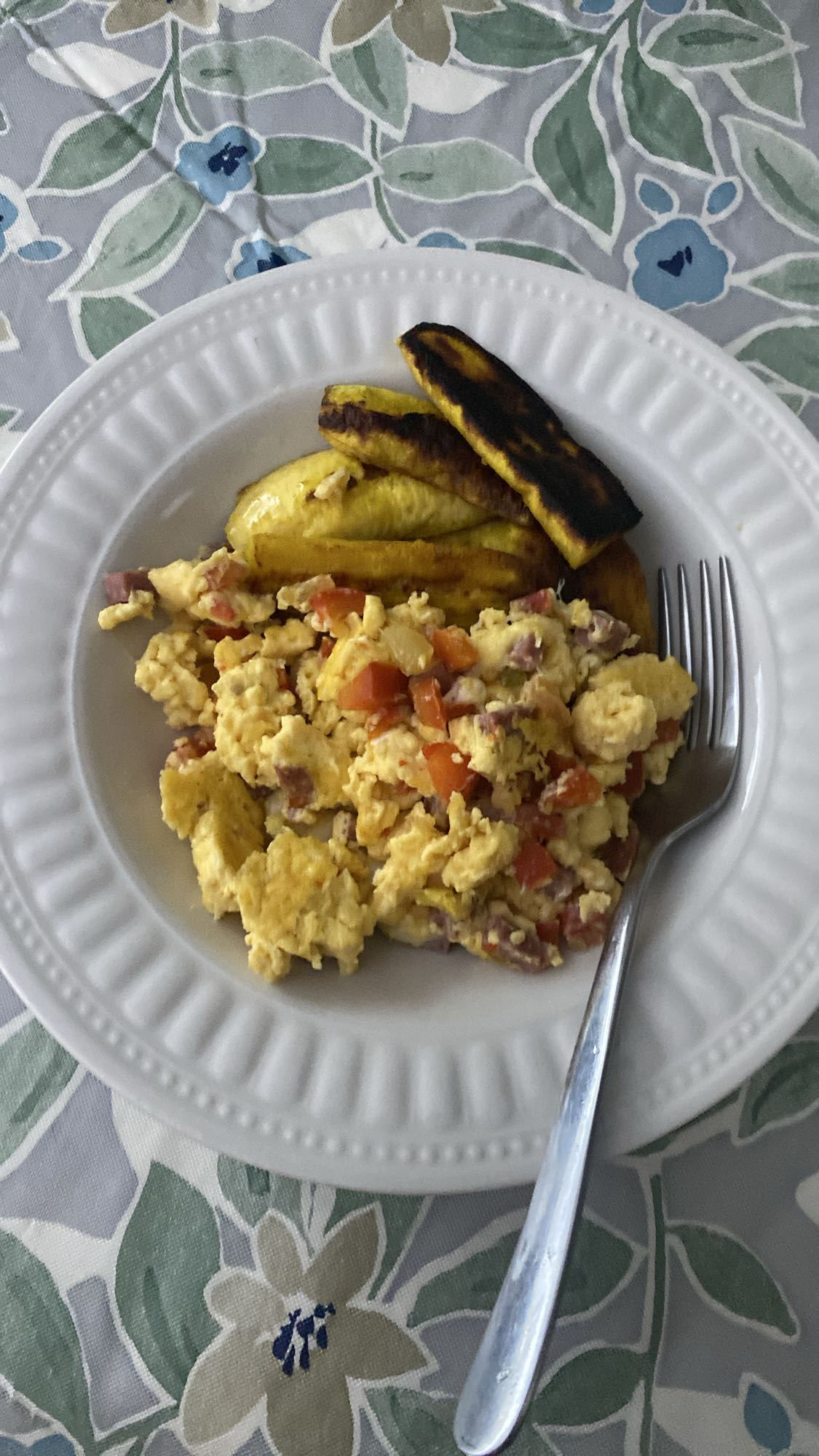 huevos revueltos con plátano