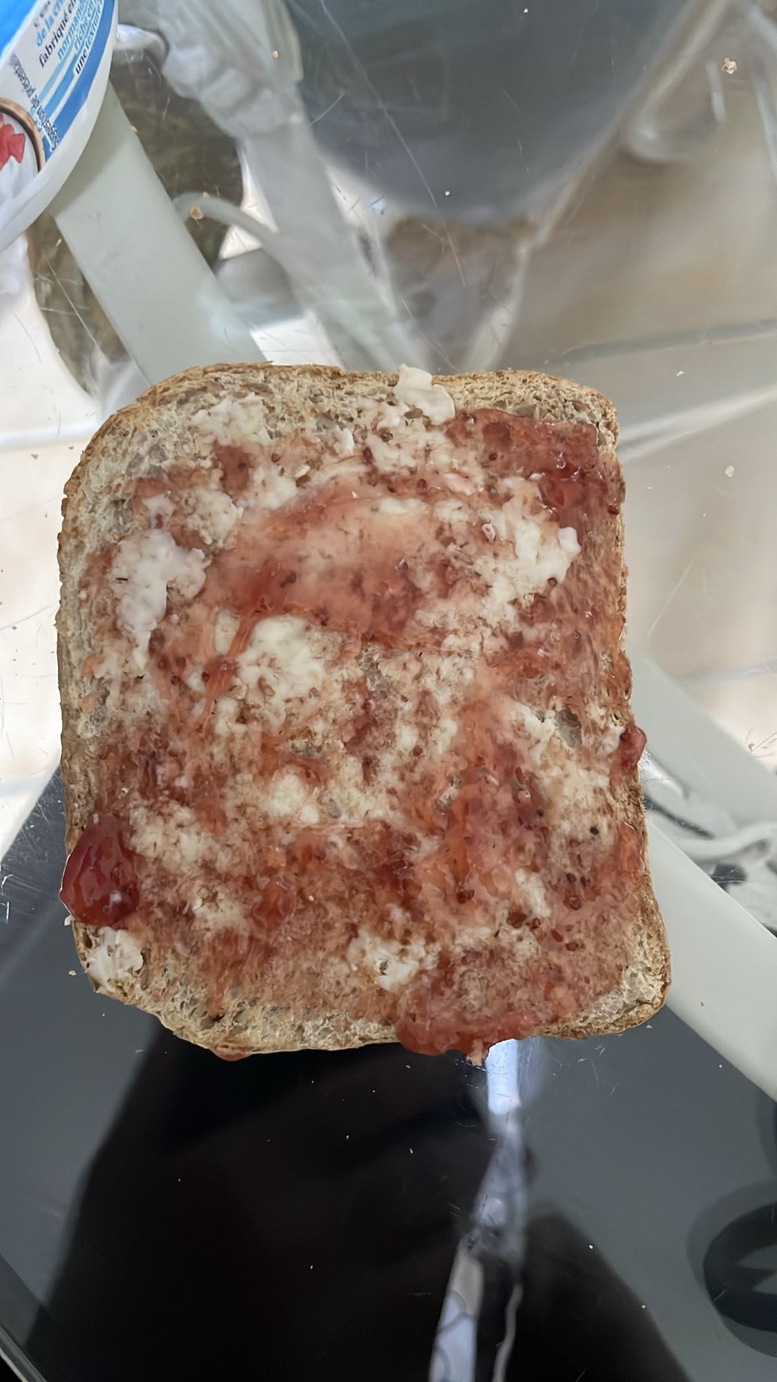 Tartine confiture fromage beurre