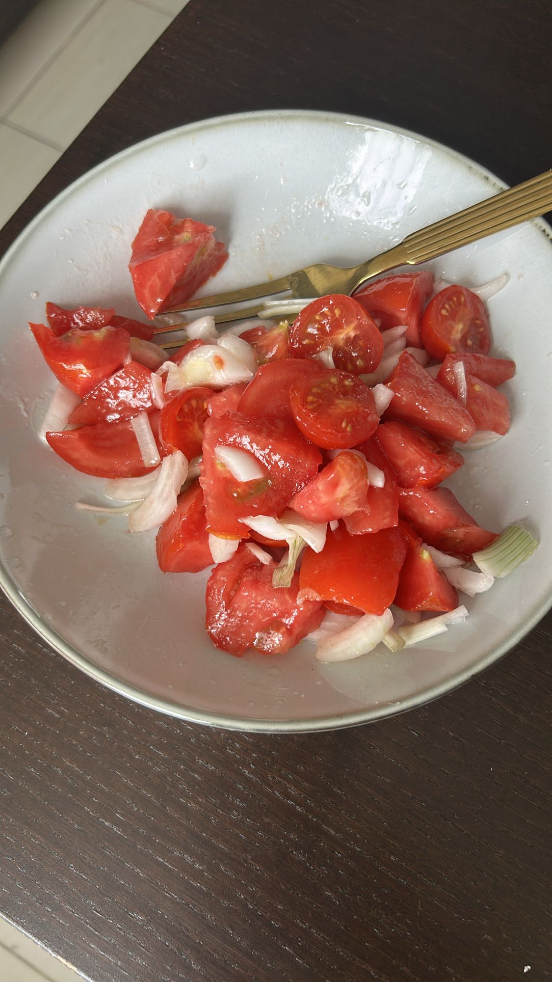 Salată de roșii cu ceapă