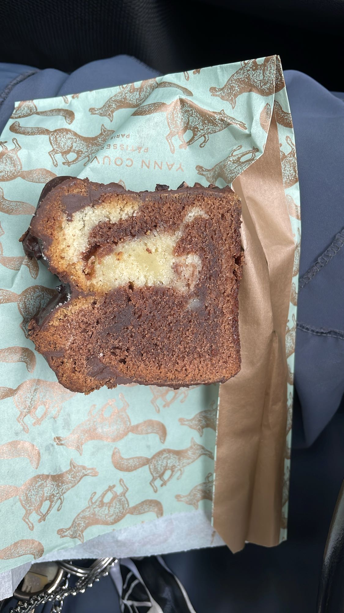Demi tranche de cake marbré chocolat vanille sans sucre ajouté