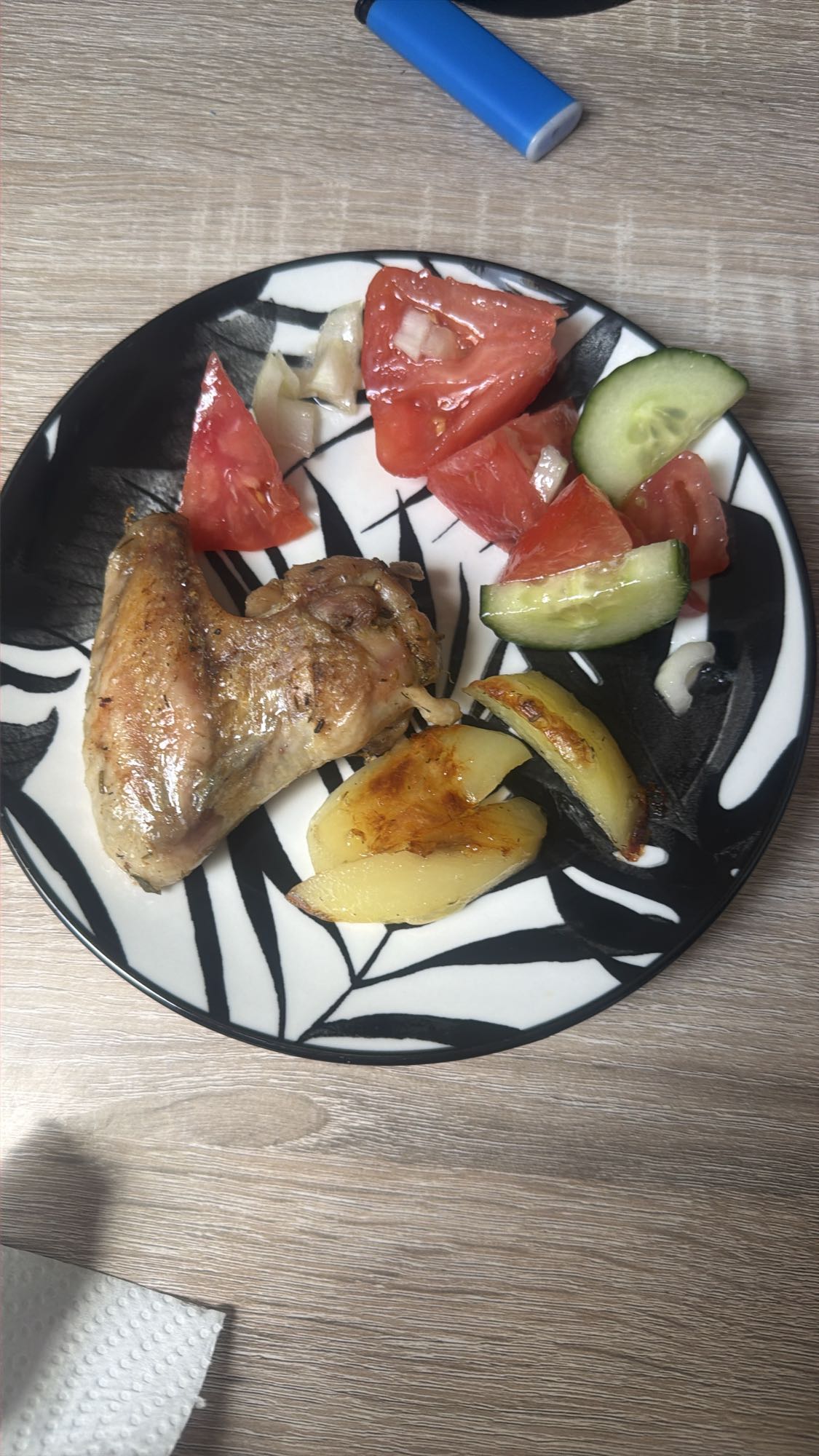 Pui cu salata si cartofi