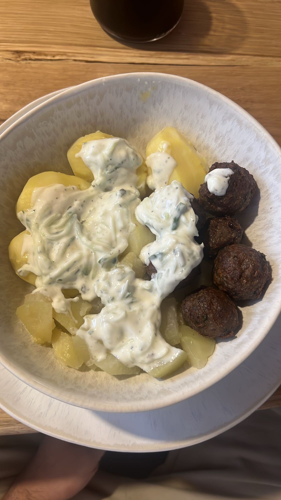 Kartoffeln mit Frikadellen