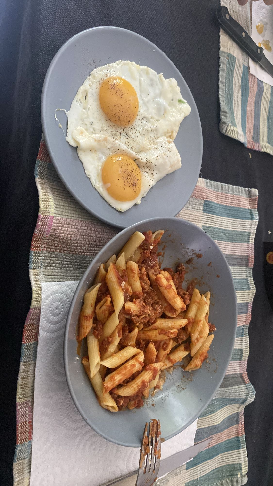 Pennes bolognaise et œufs