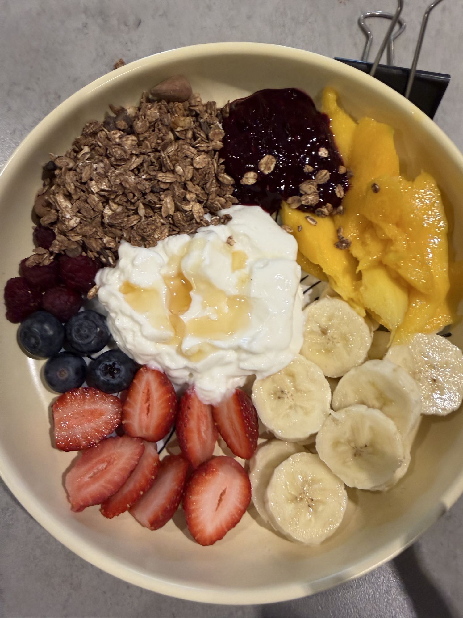 bol de yogur con fruta