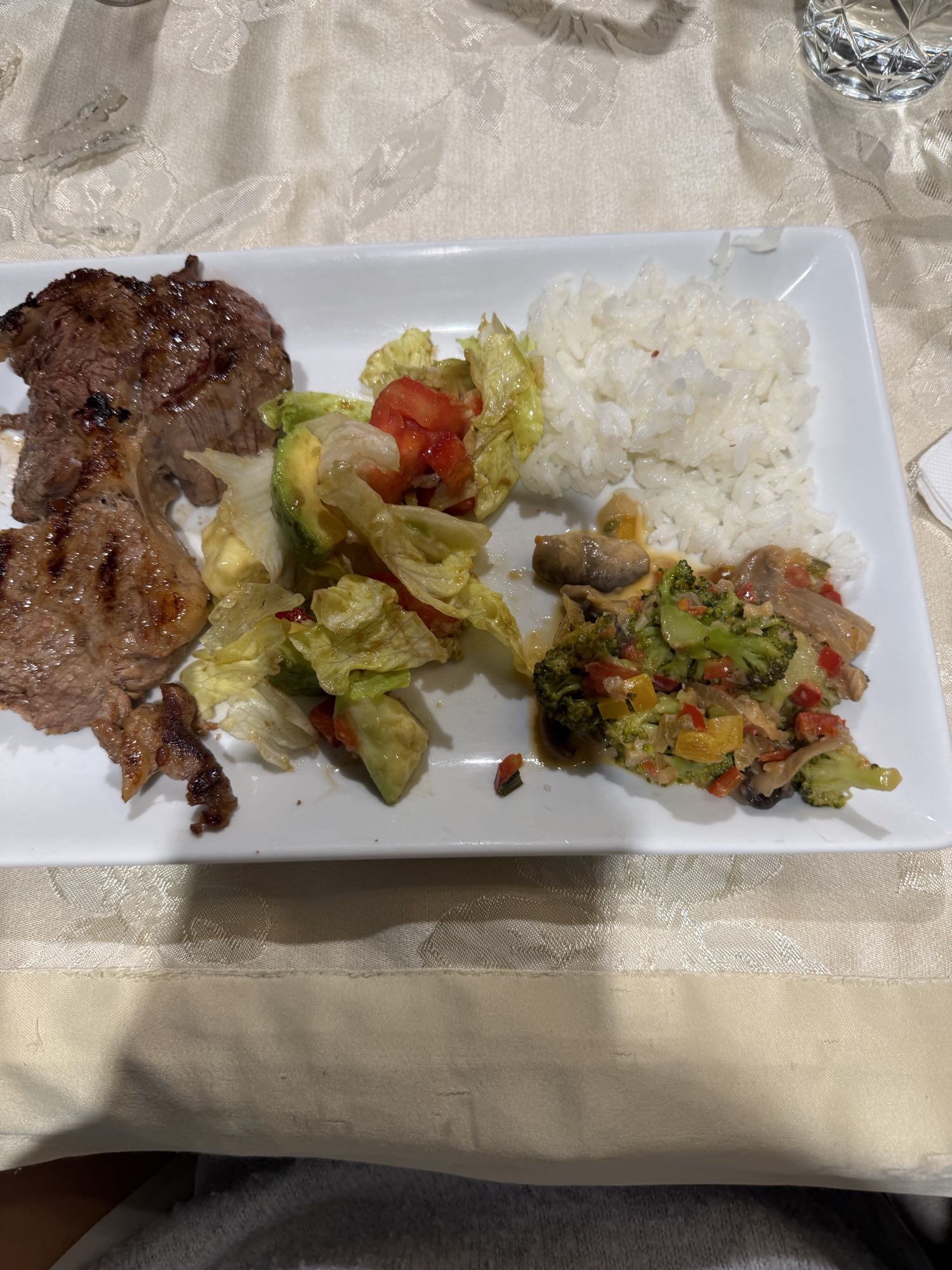 chuleta de res con arroz