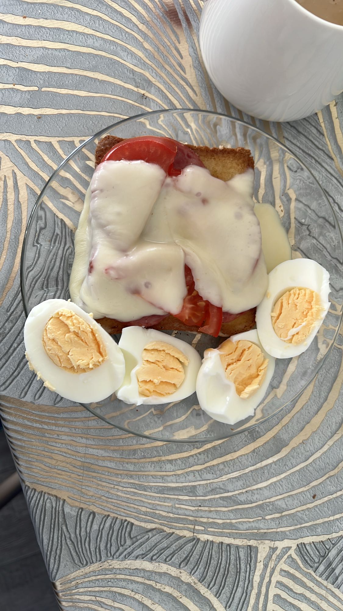 Тост с сыром и яйцом