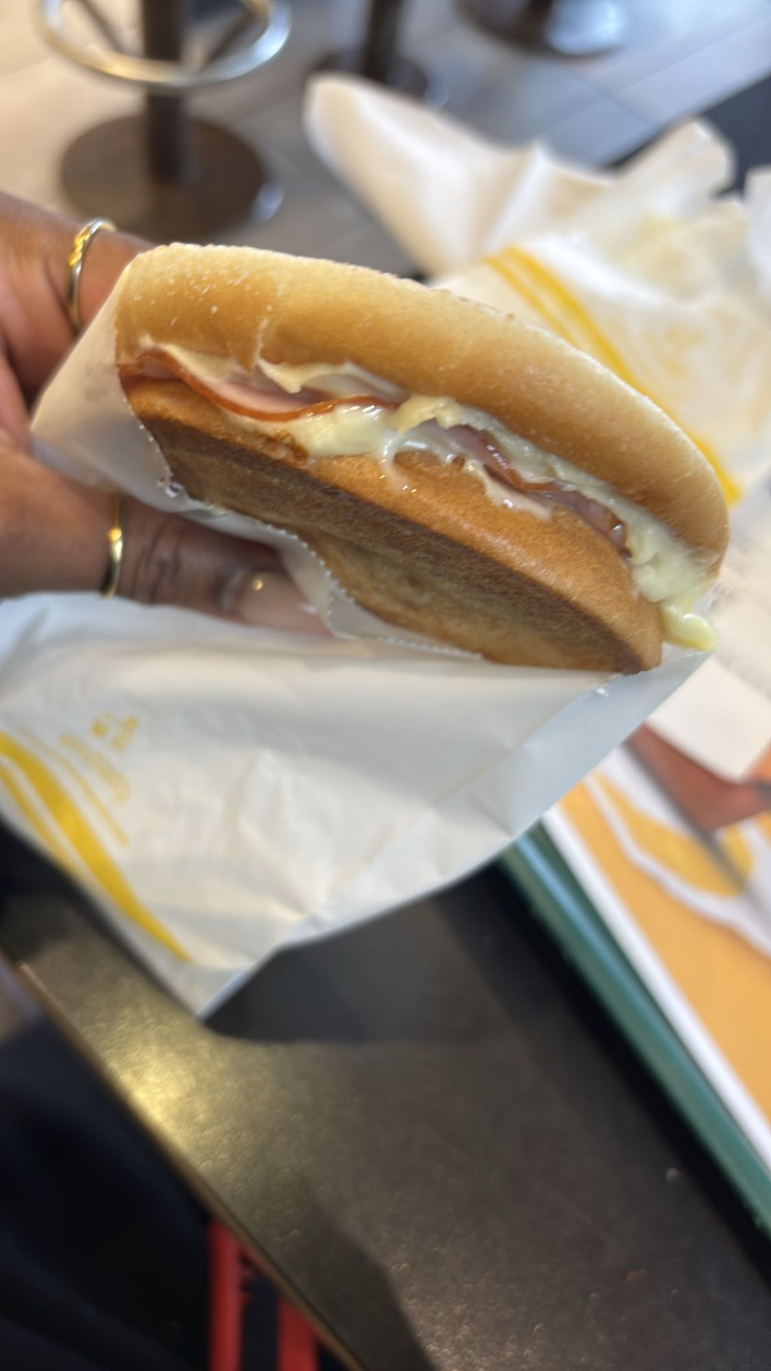 Varm smörgås med skinka