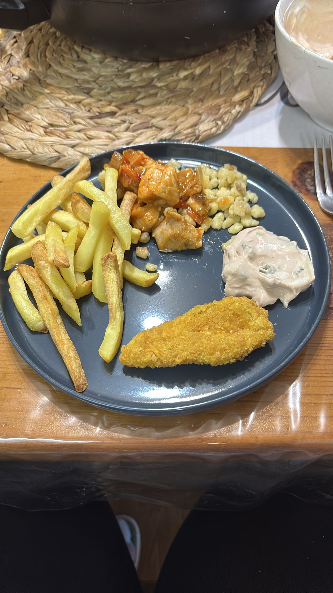 Rántott hús sült krumplival