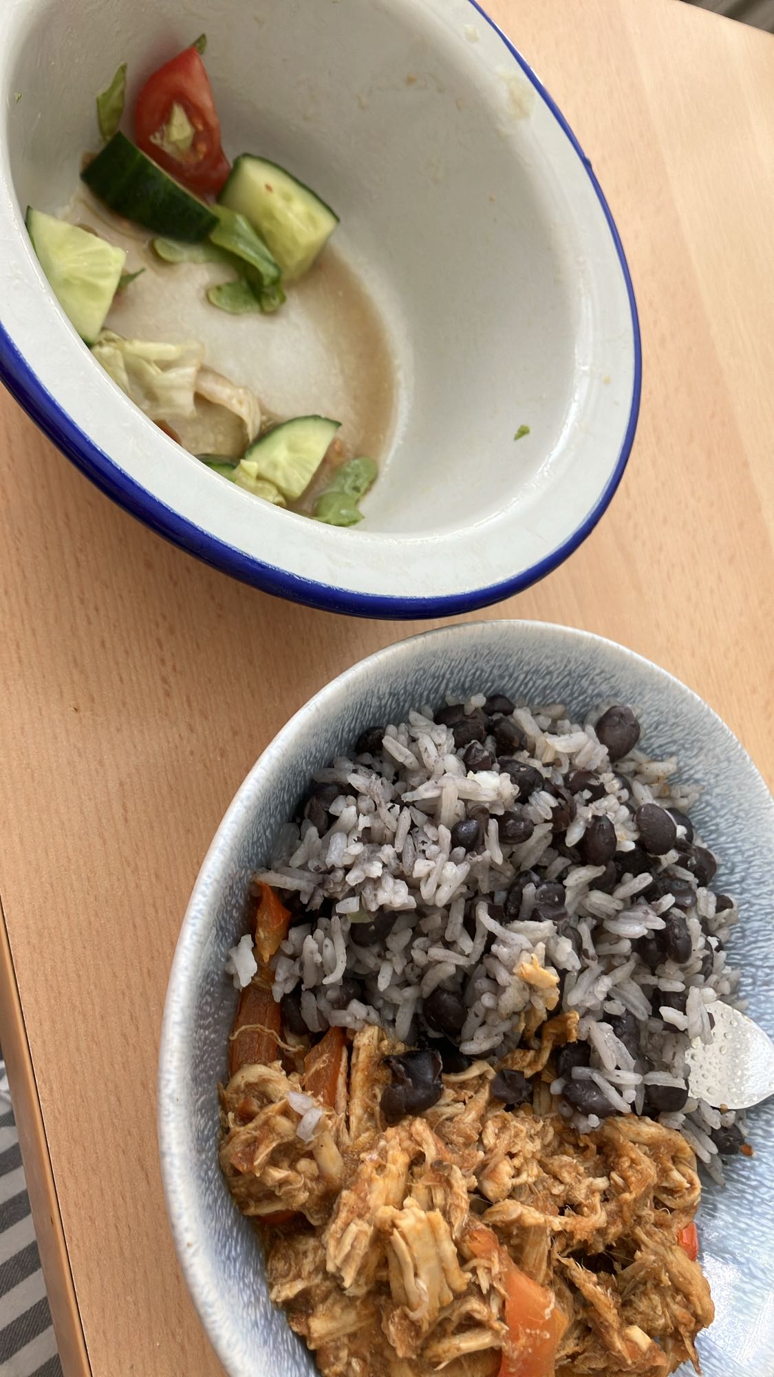 Arroz com feijão e frango