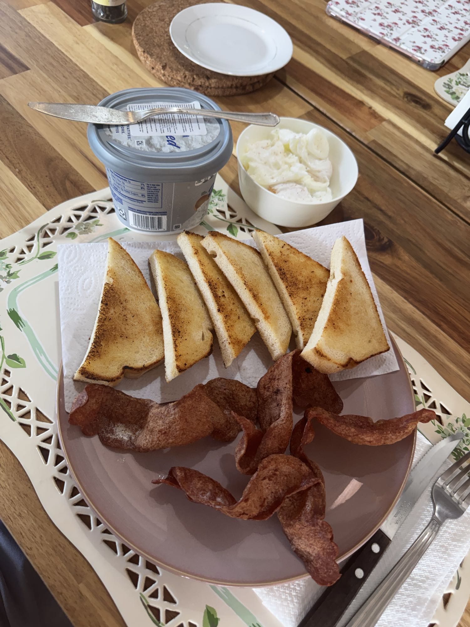 tostadas con bacon y queso