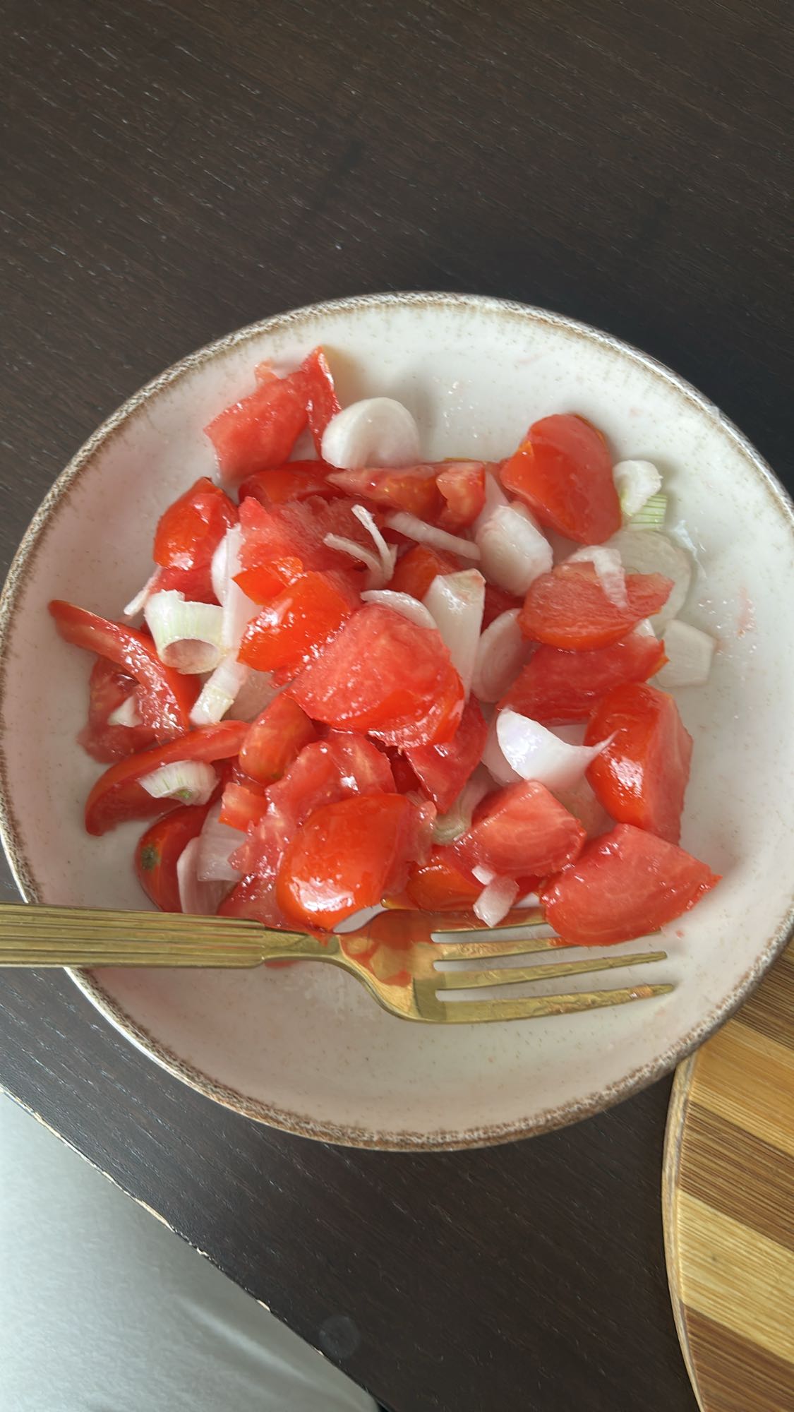 Salată de roșii cu ceapă