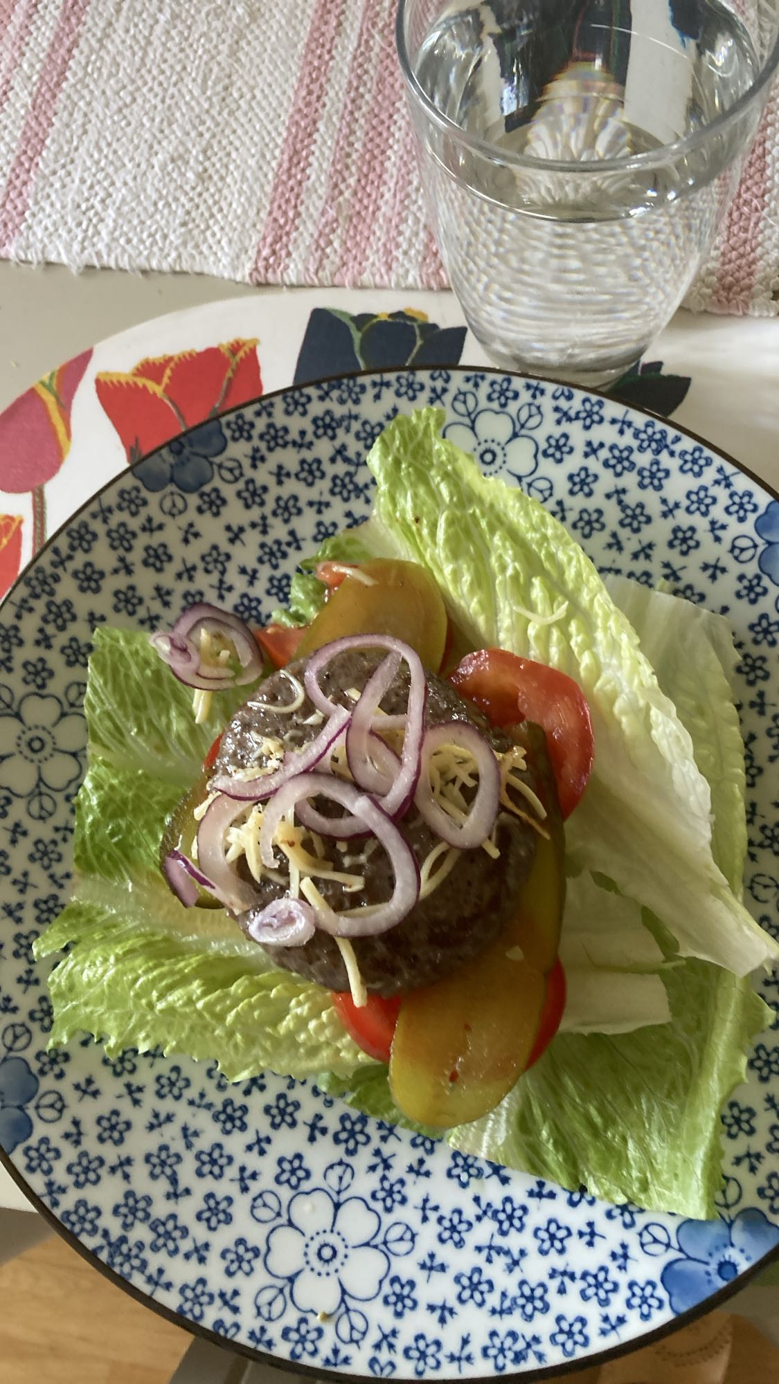 Köttbulle med sallad