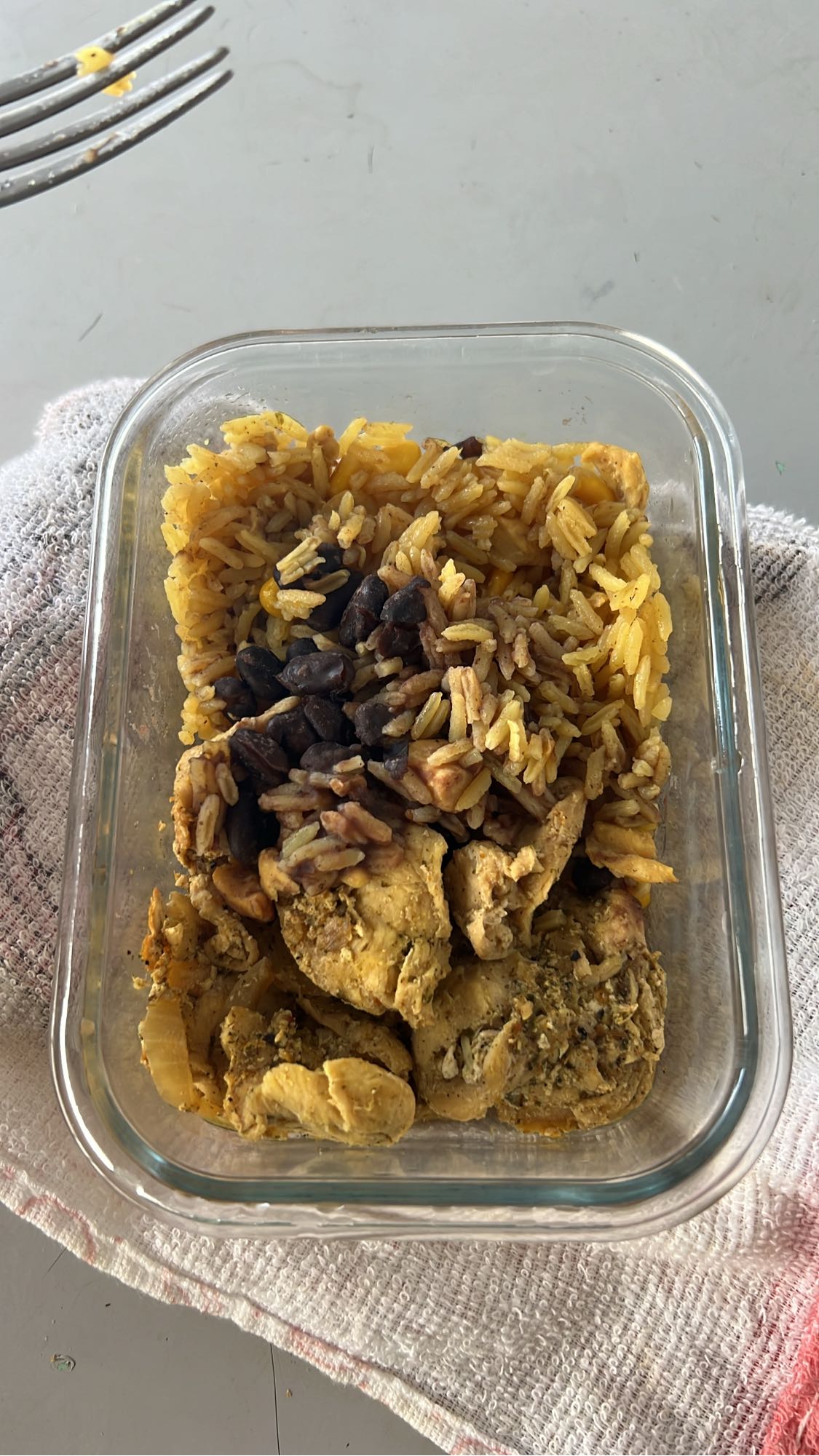 Arroz com frango e feijão