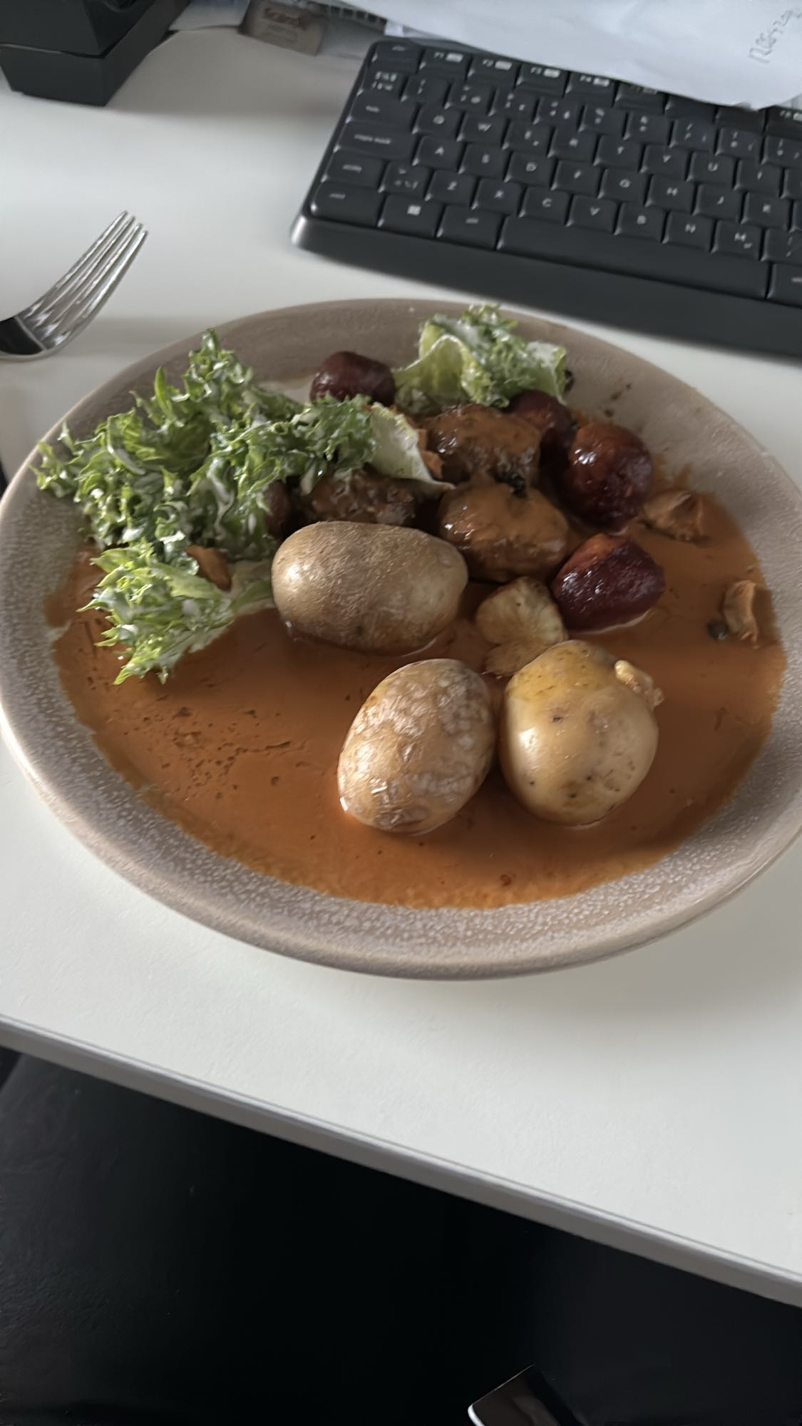 Köttbullar med potatis