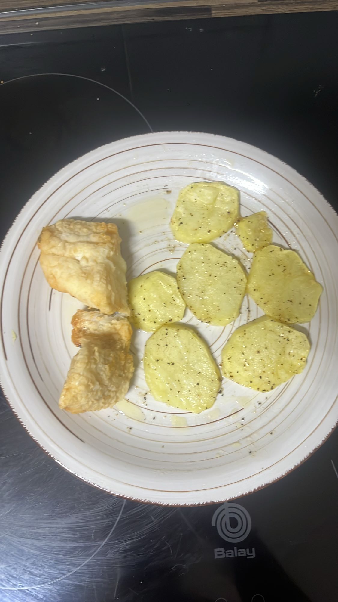 Pescado con patata asada