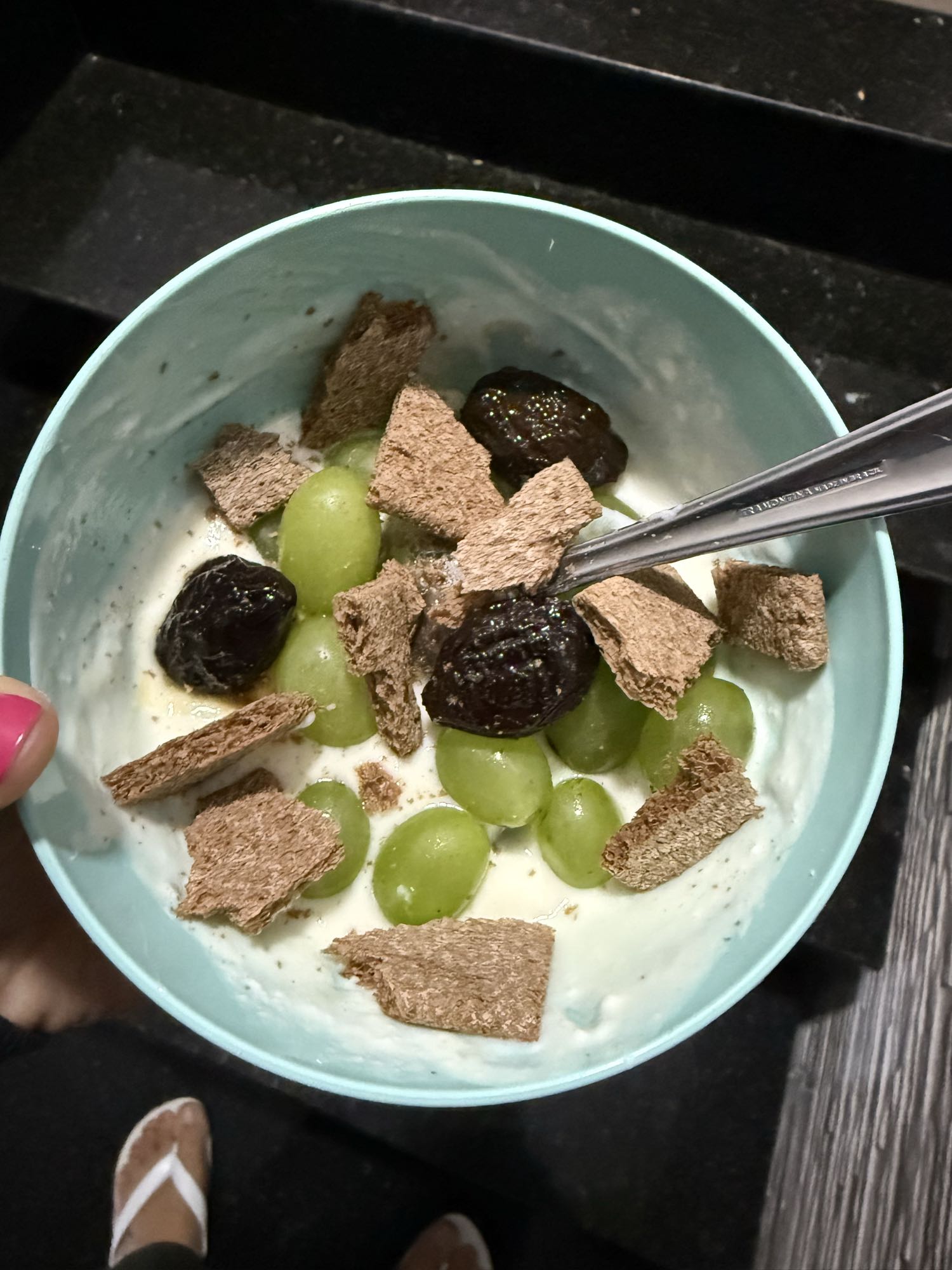 Iogurte com uva e ameixa