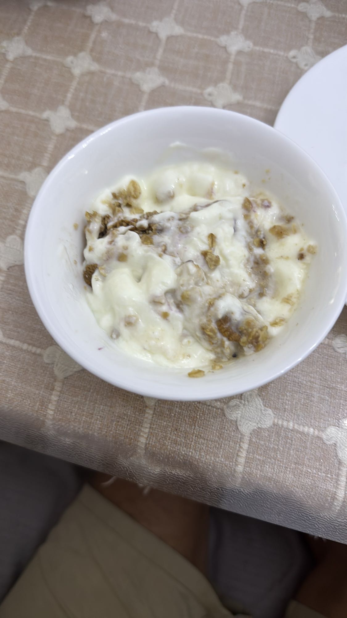 Йогурт с гранолой