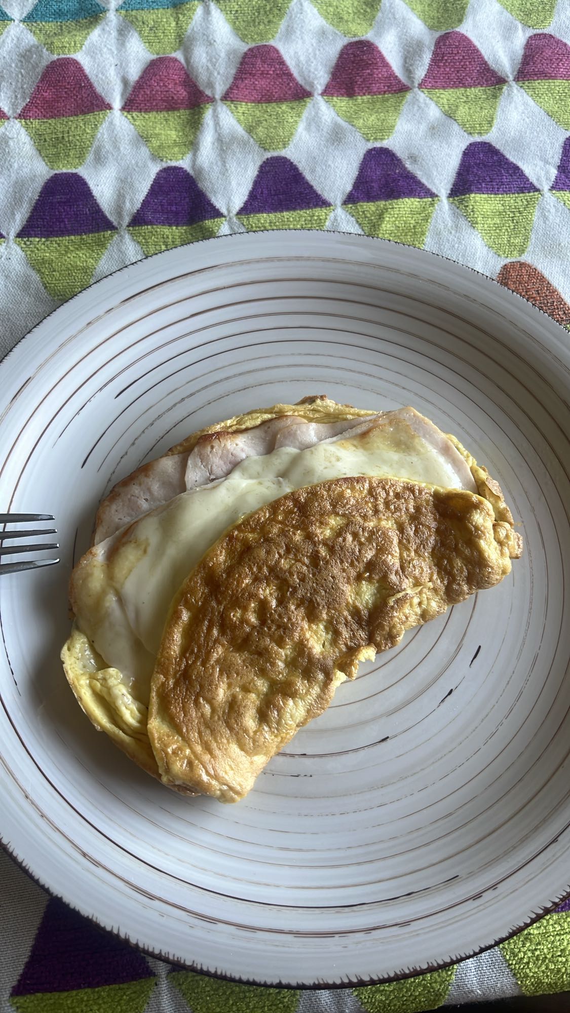 omelet con jamón y queso