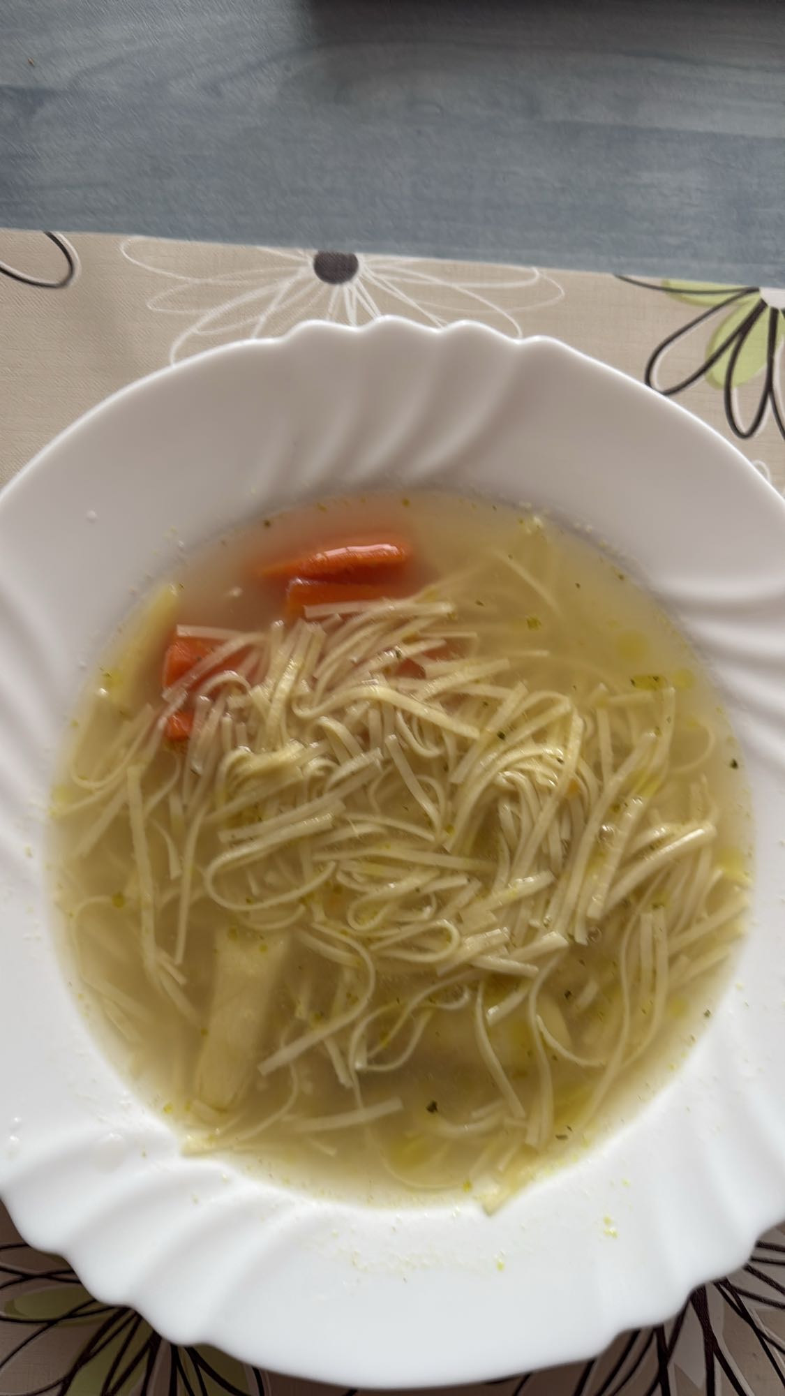 Supă cu tăiței