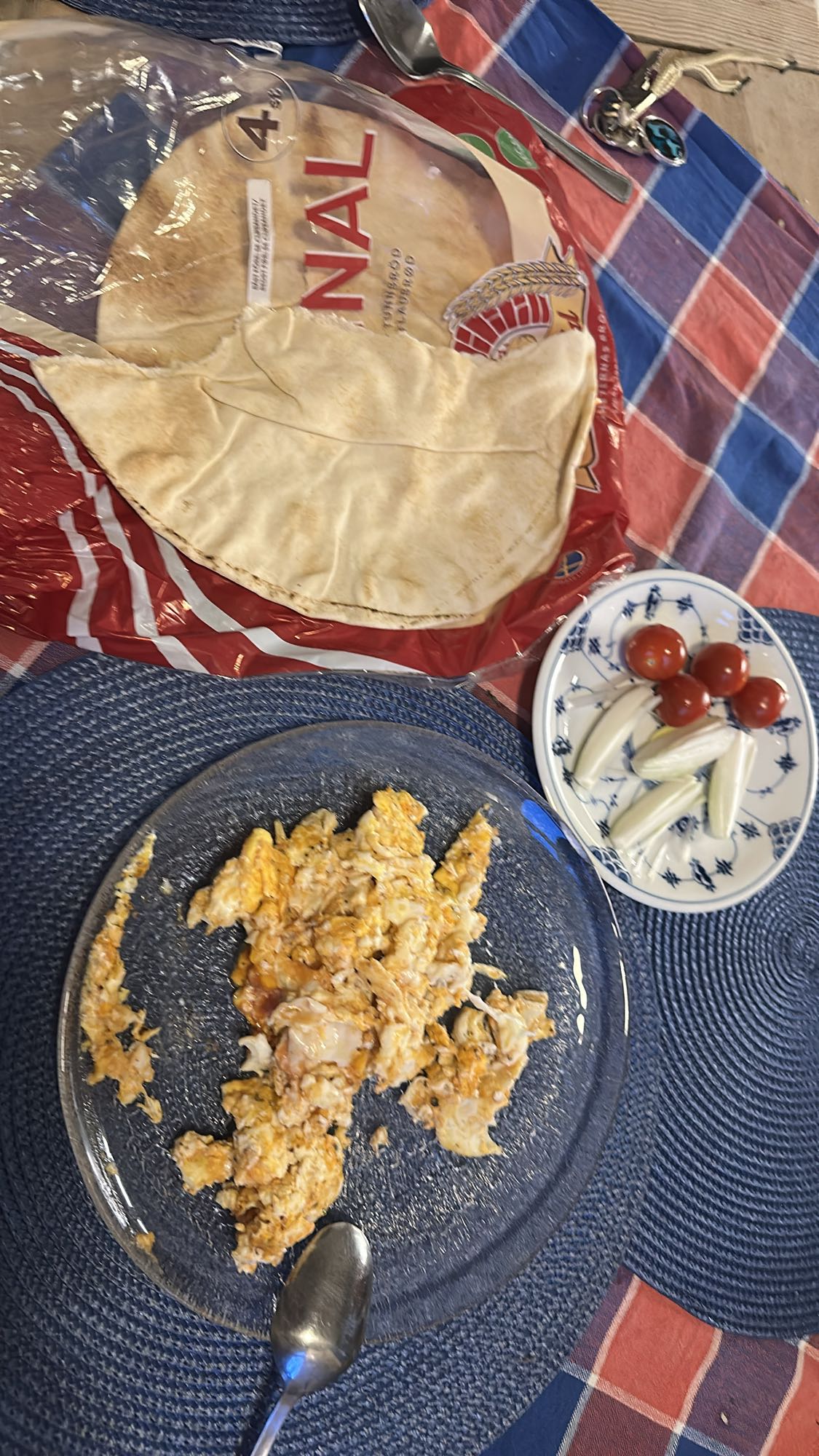 Äggröra med pitabröd