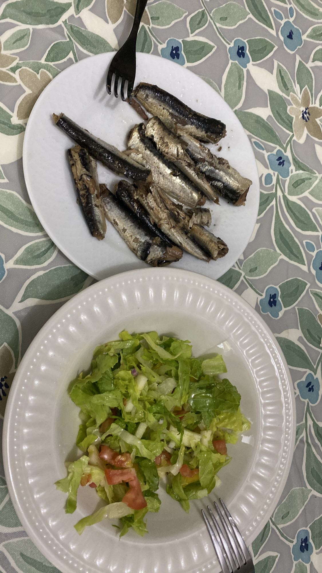 sardinas con ensalada