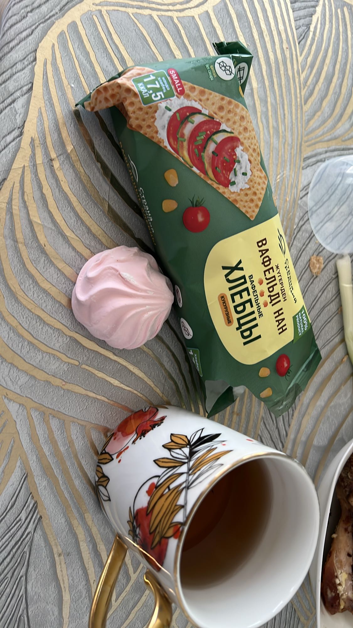 чай с зефиром и хлебцами