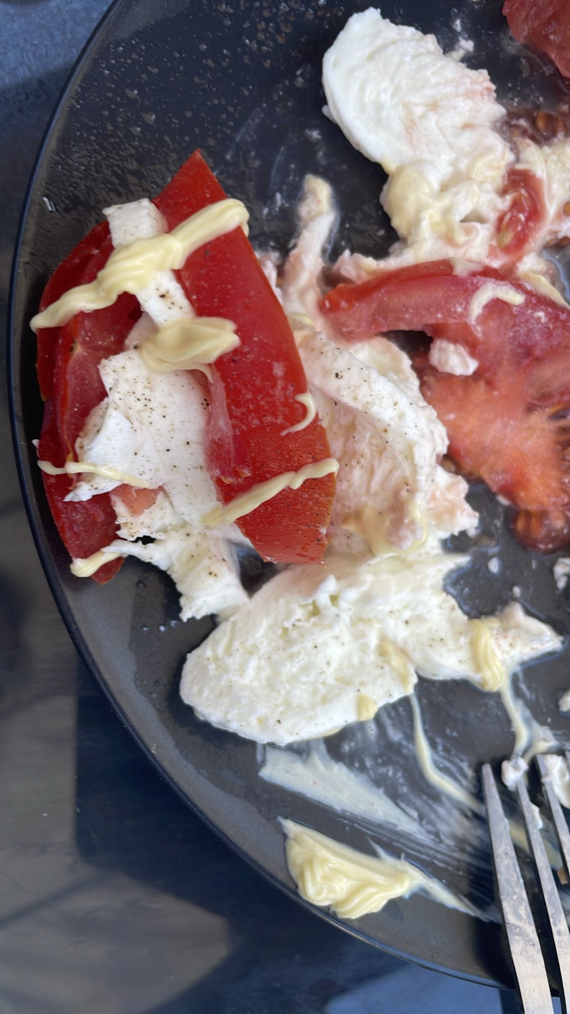 Tomate avec un peu de mayonnaise