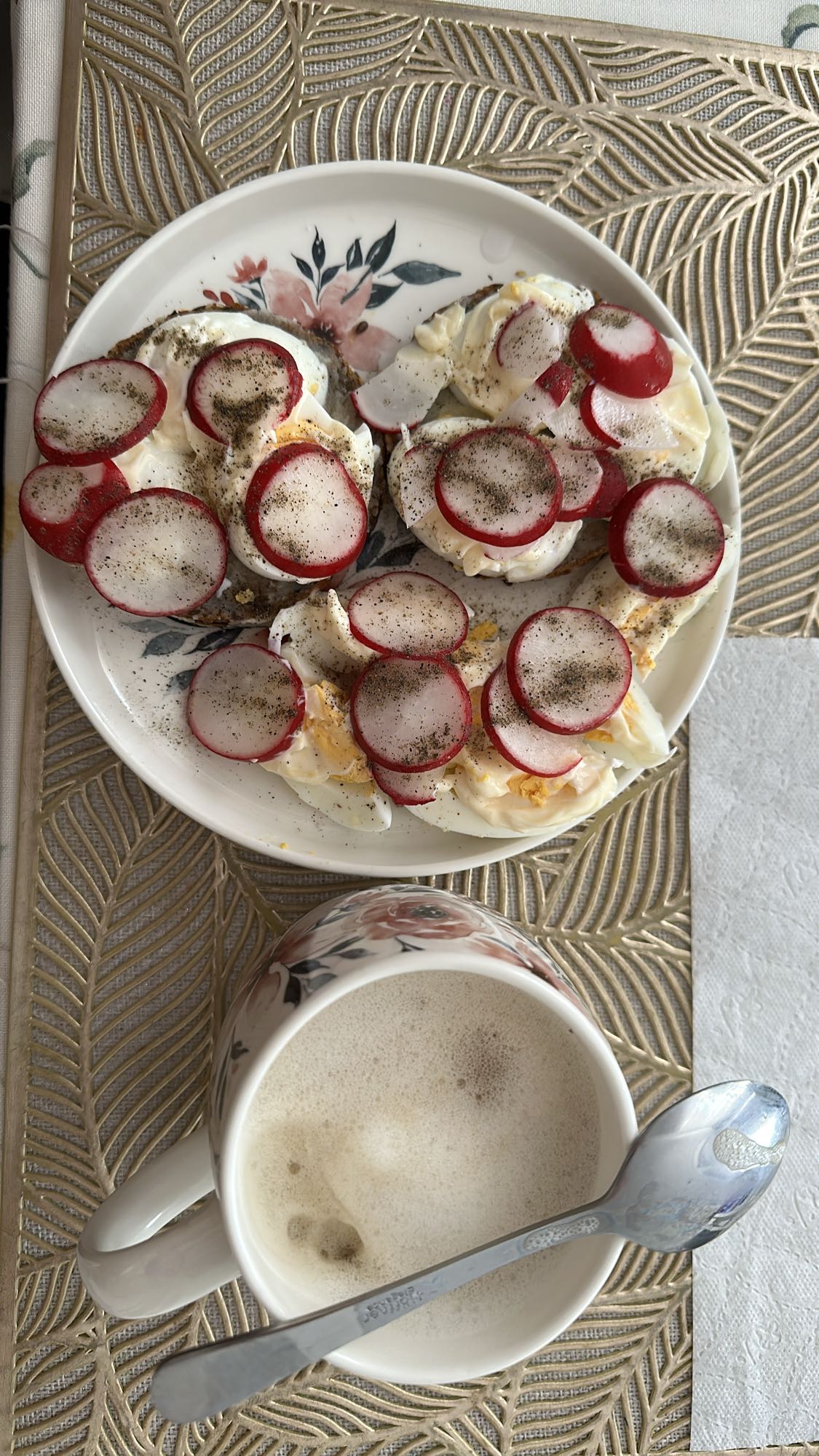 Kanapki z jajkiem i rzodkiewką