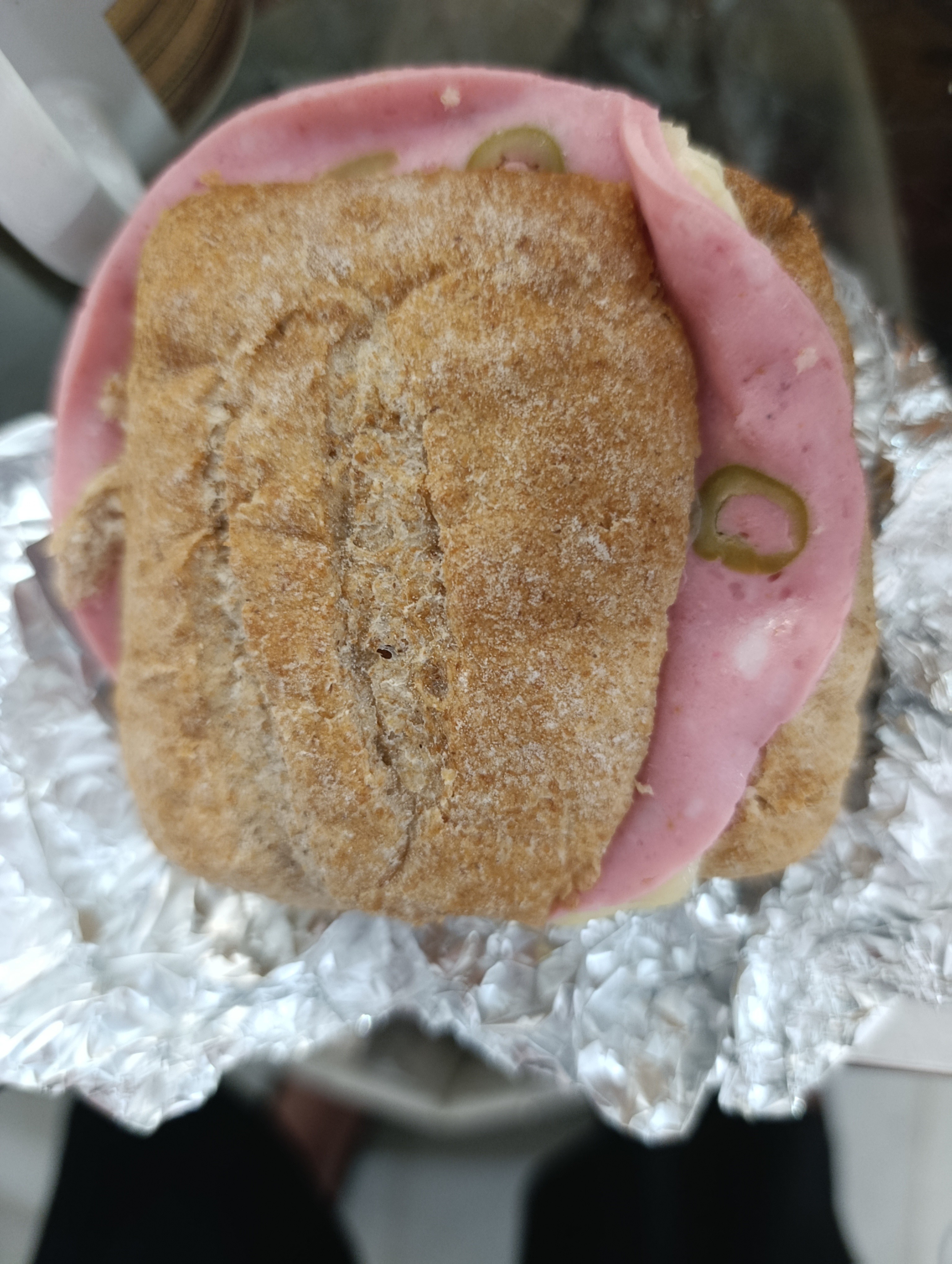 sándwich de mortadela