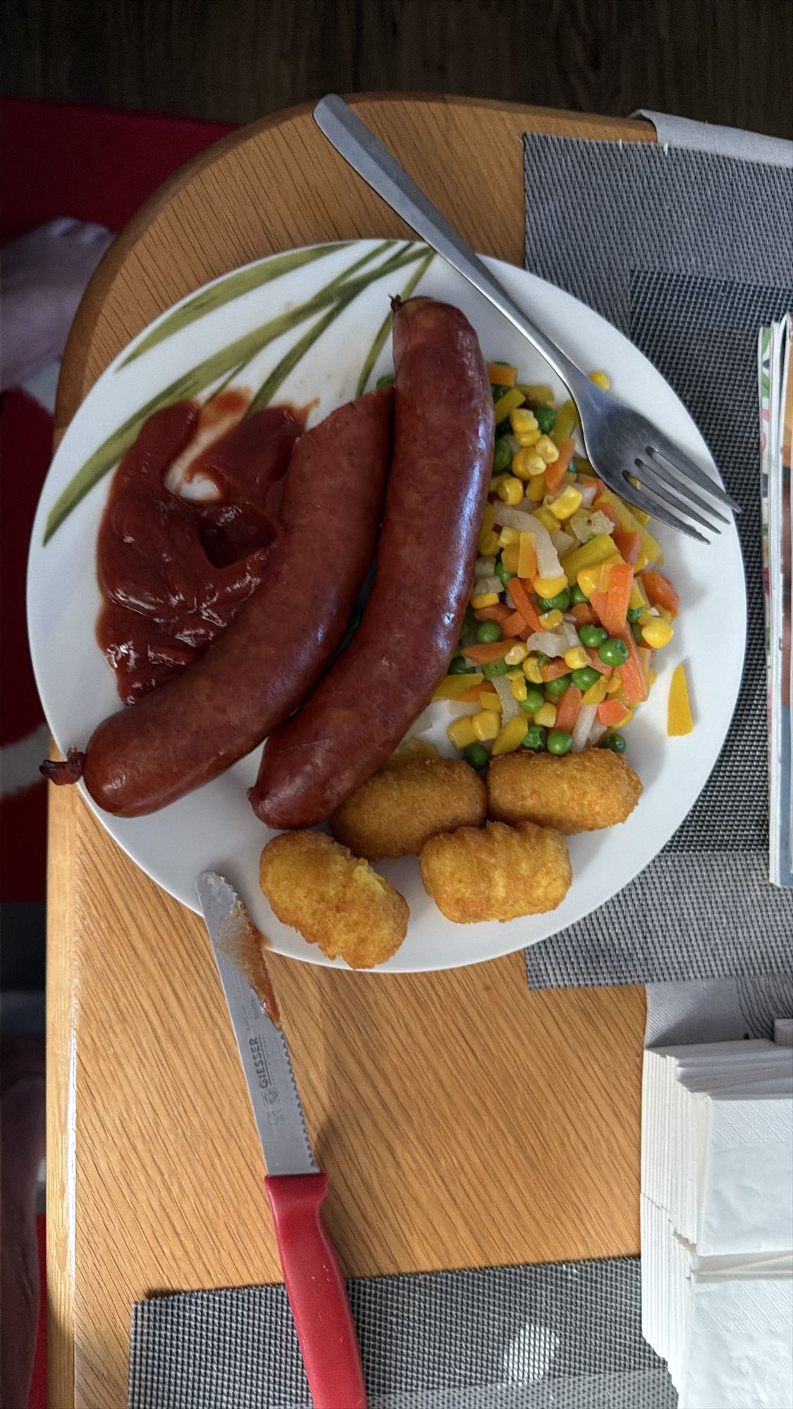 Wurst mit Kroketten