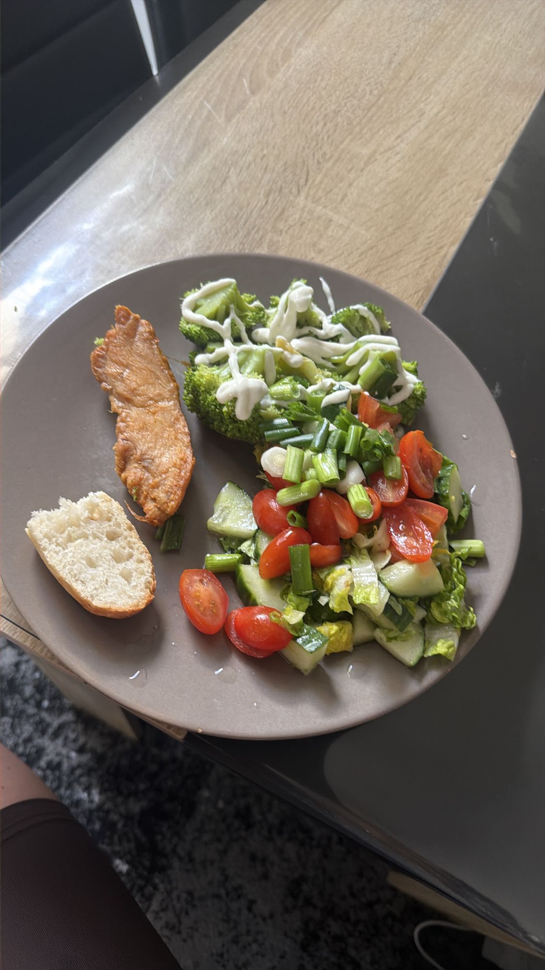 Salata cu pui si broccoli
