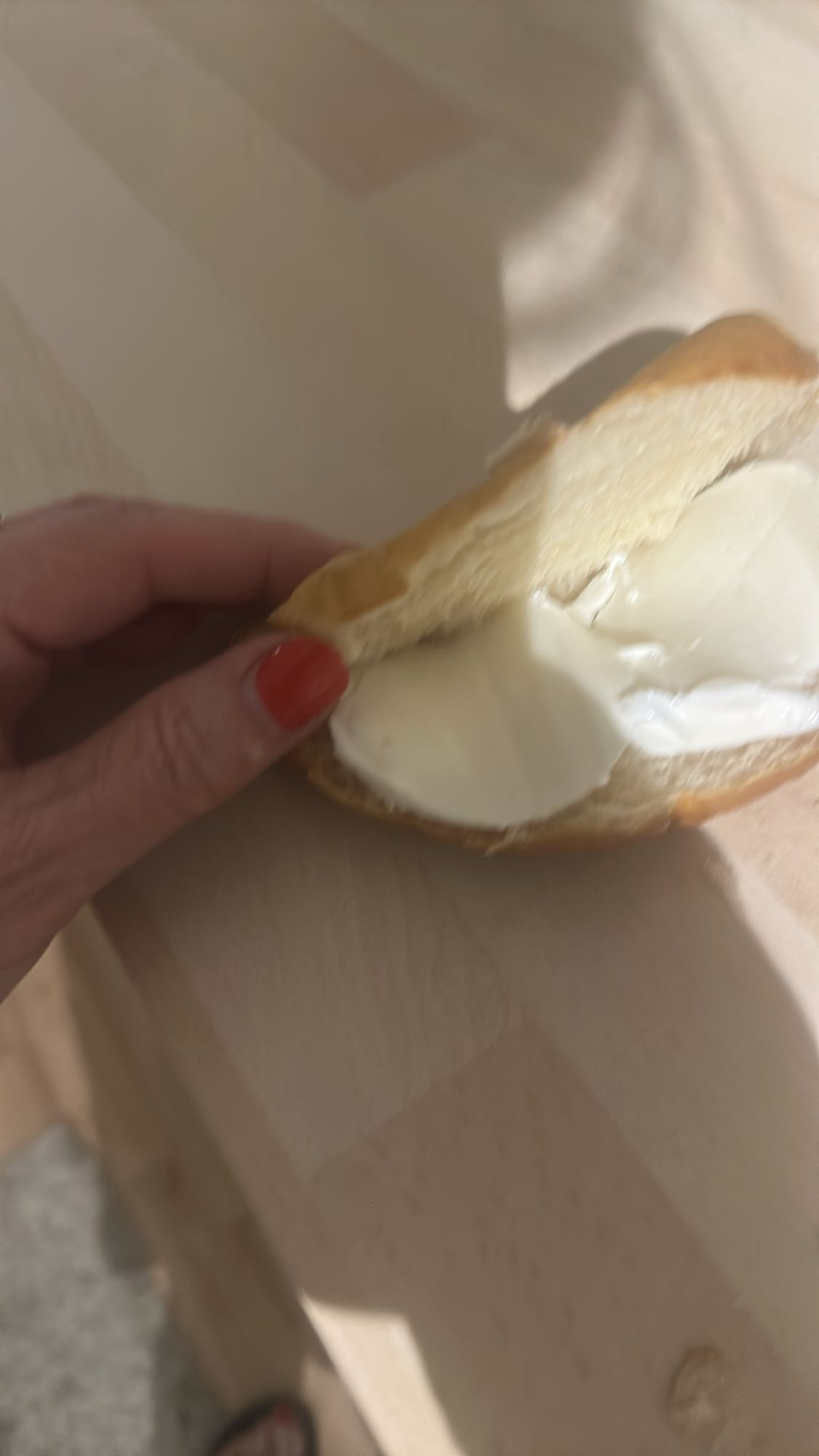 Krem peynirli ekmek