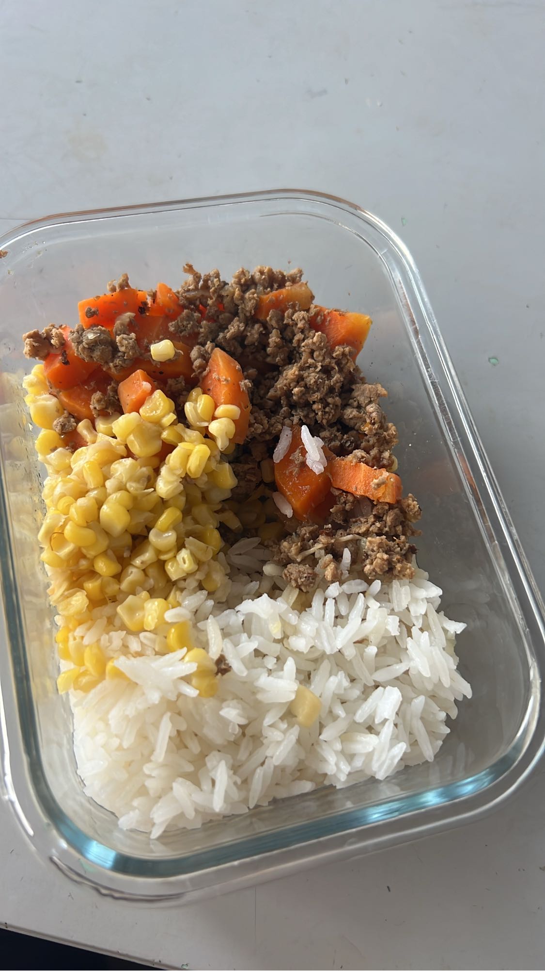Arroz com carne e milho