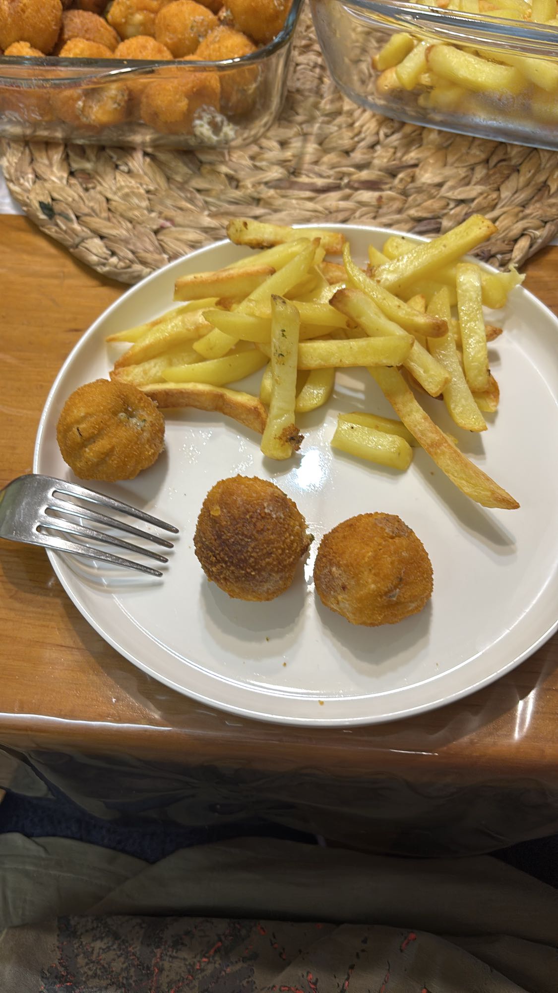 Rántott golyók sült krumplival